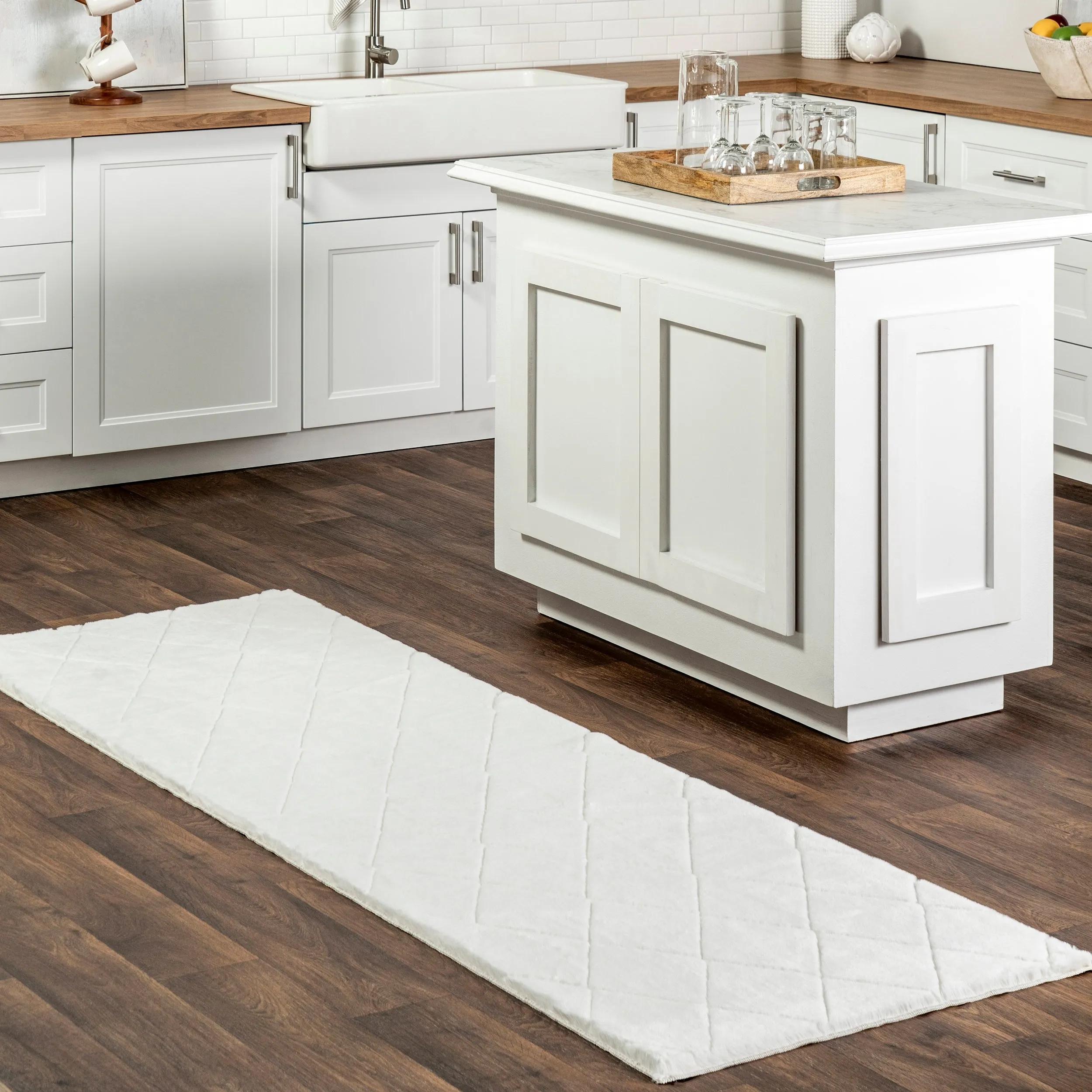 Nuloom Amy SuperiorWash Casual Faux Rabbit Machine Washable Area Rug