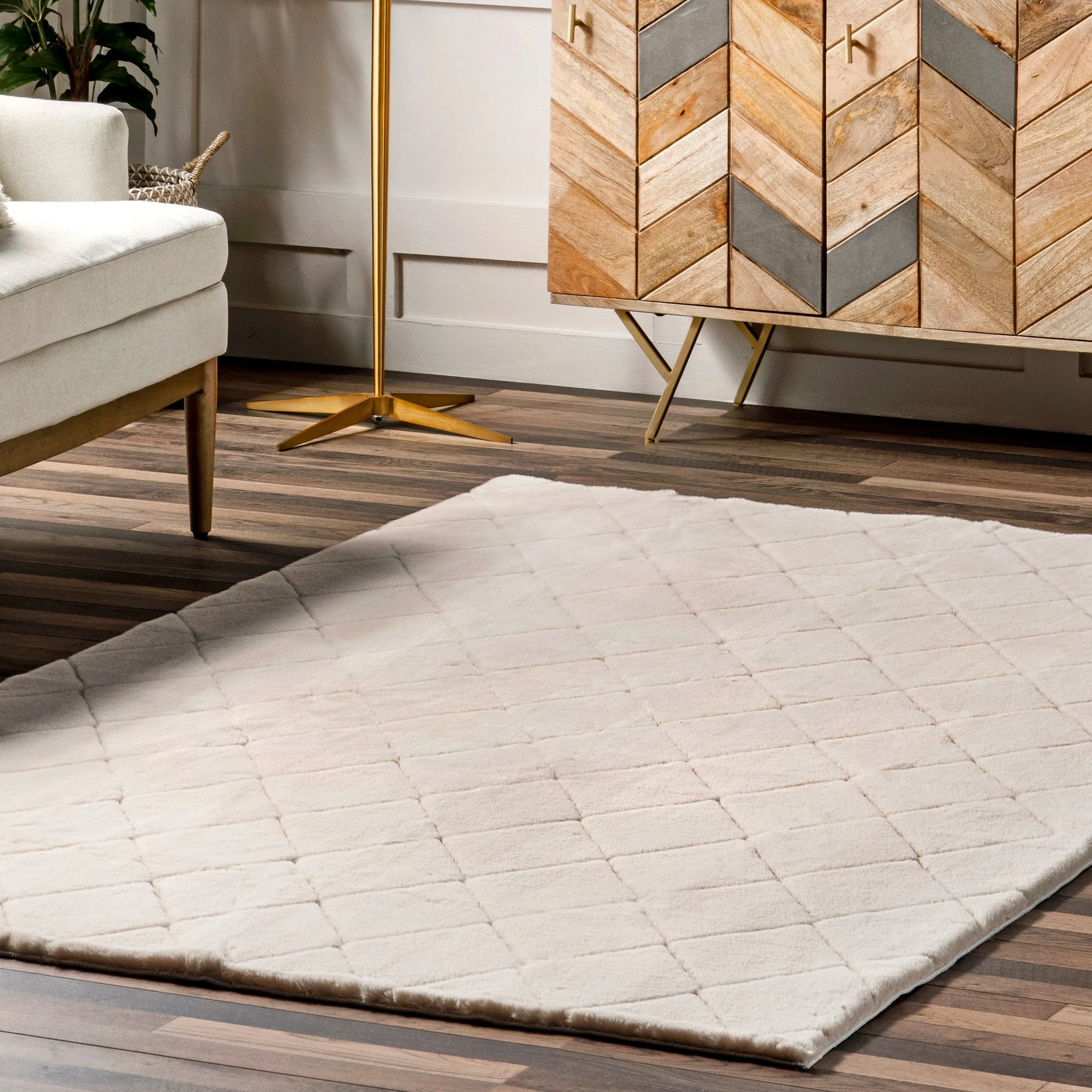 Nuloom Amy SuperiorWash Casual Faux Rabbit Machine Washable Area Rug