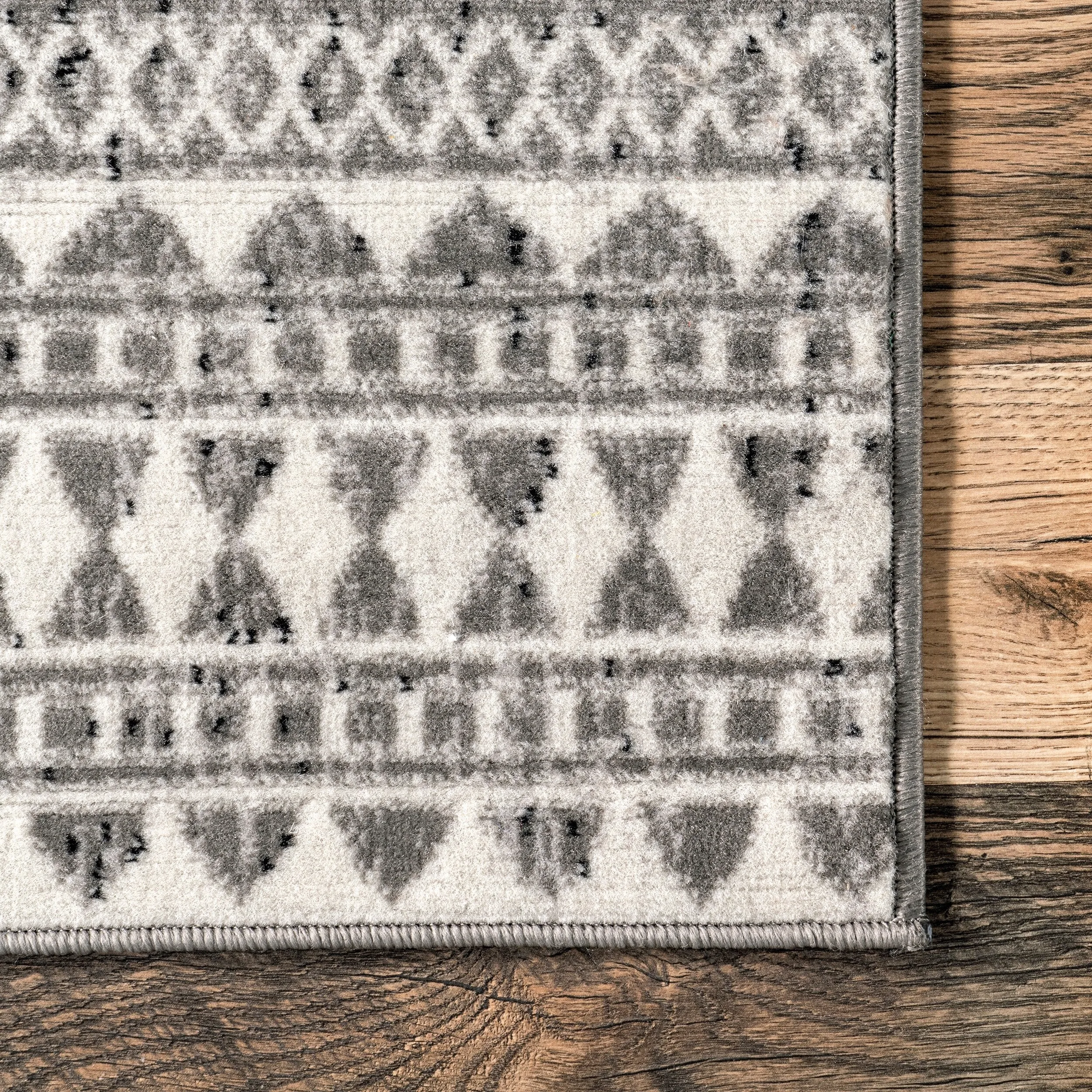 Nuloom Catherina Transitional Geometric Area Rug