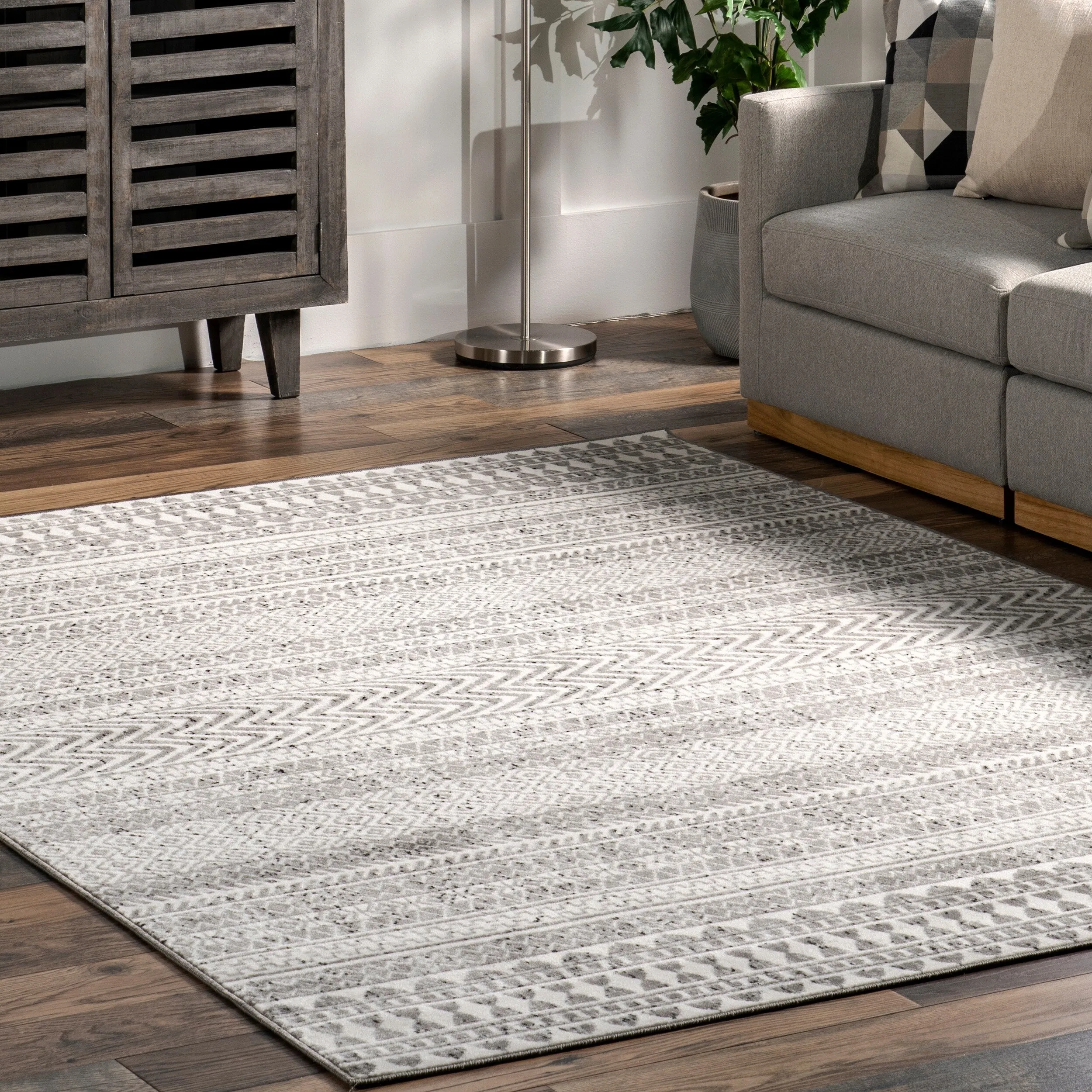Nuloom Catherina Transitional Geometric Area Rug