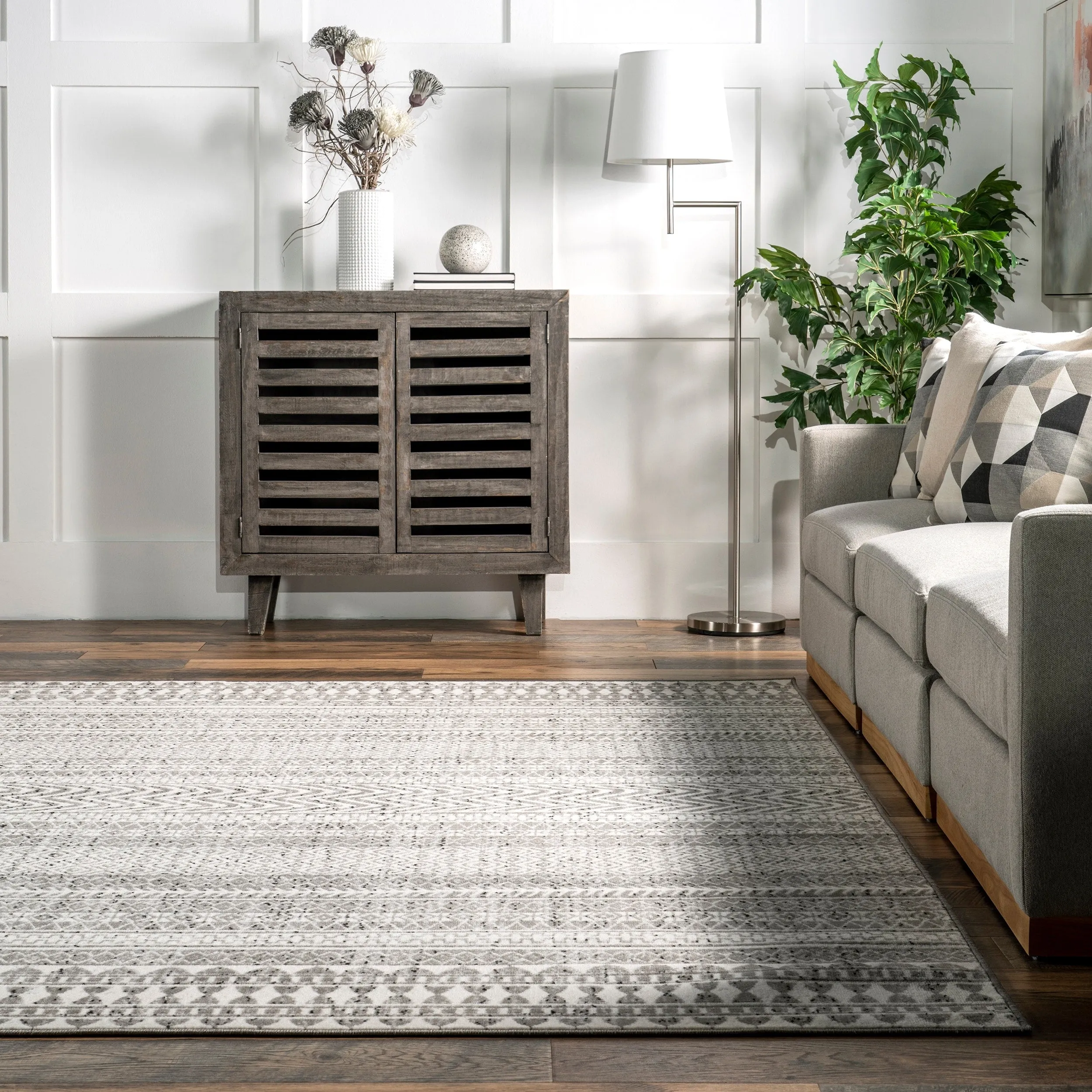 Nuloom Catherina Transitional Geometric Area Rug