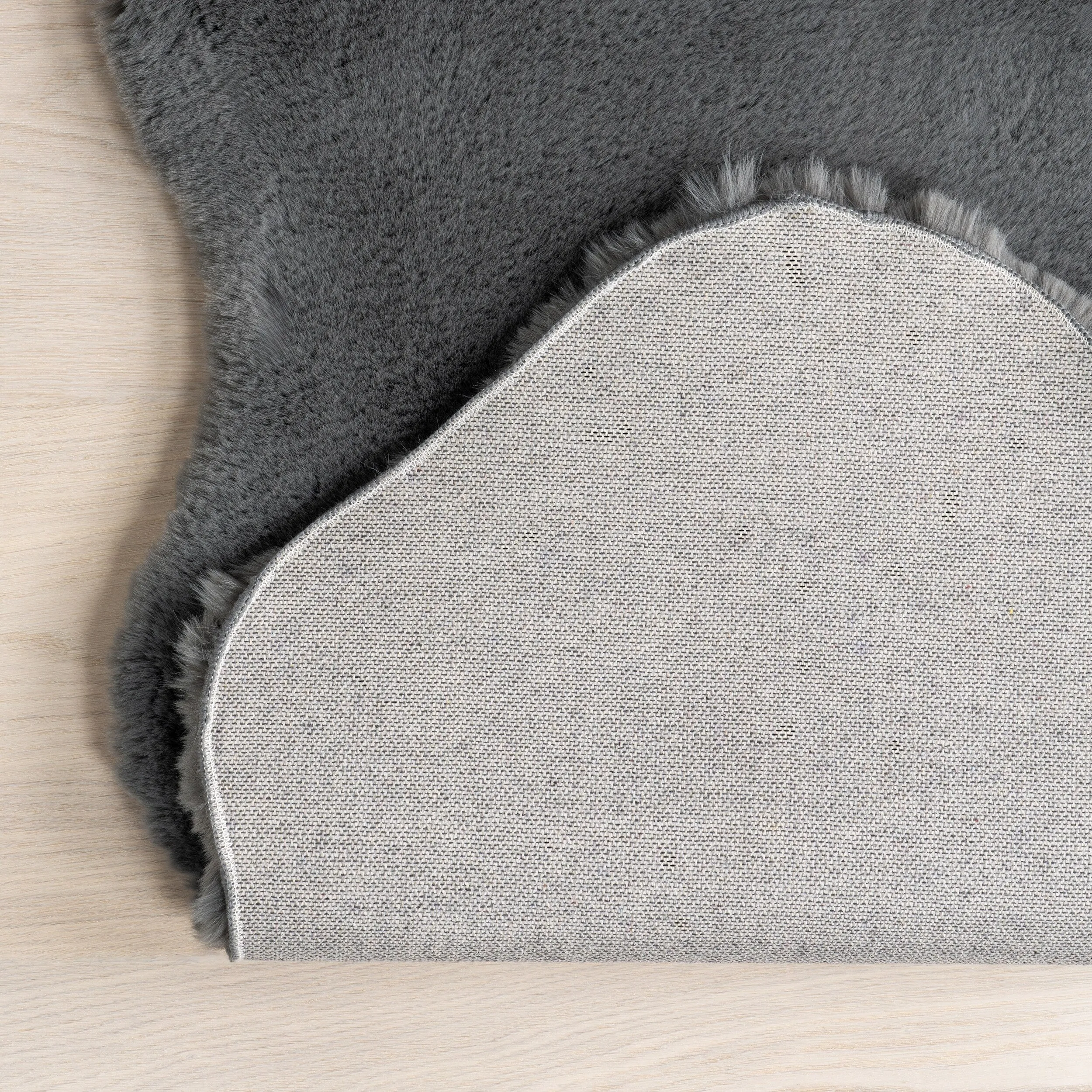Nuloom Eline SuperiorWash Faux Sheepskin Machine Washable Area Rug