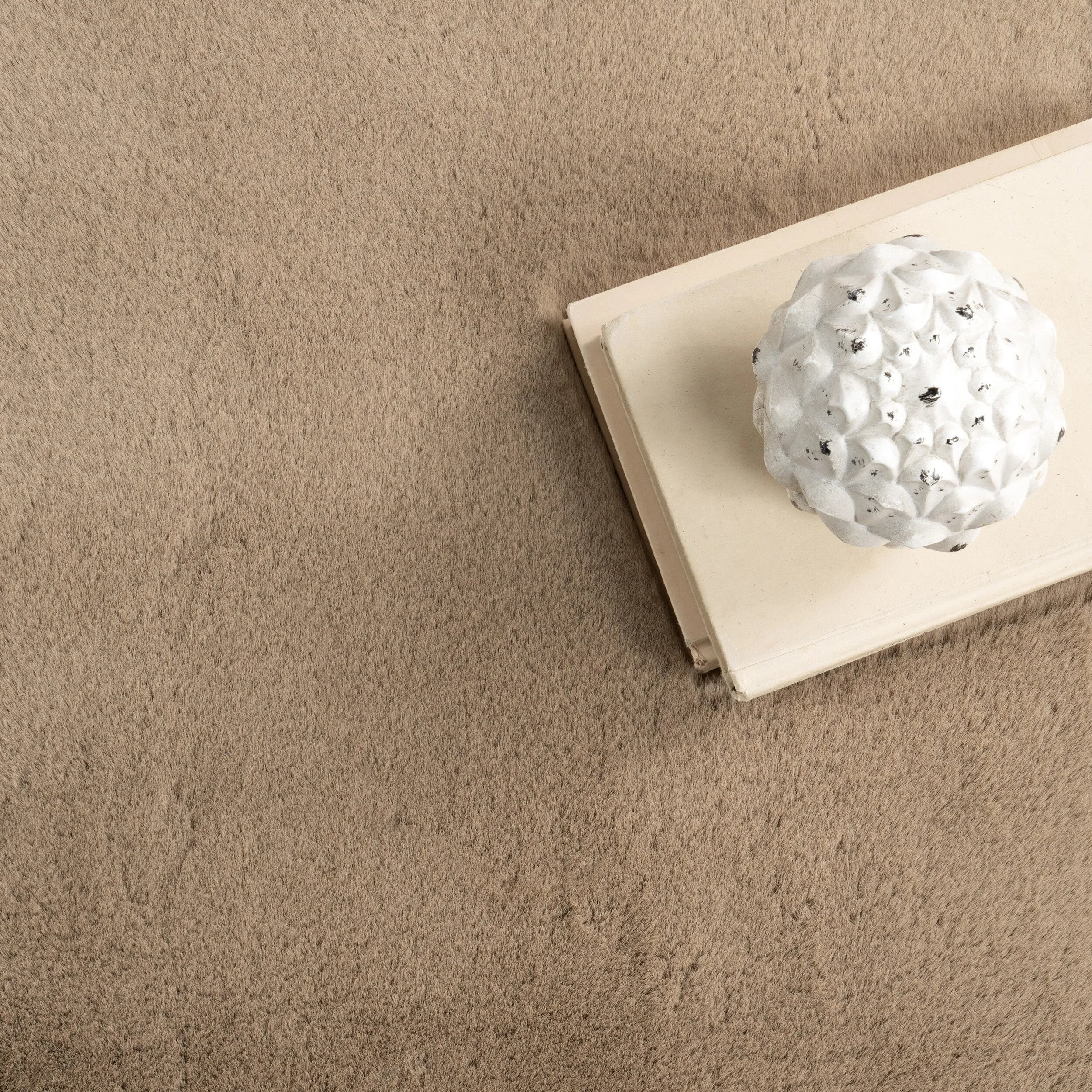 Nuloom Eline SuperiorWash Faux Sheepskin Machine Washable Area Rug