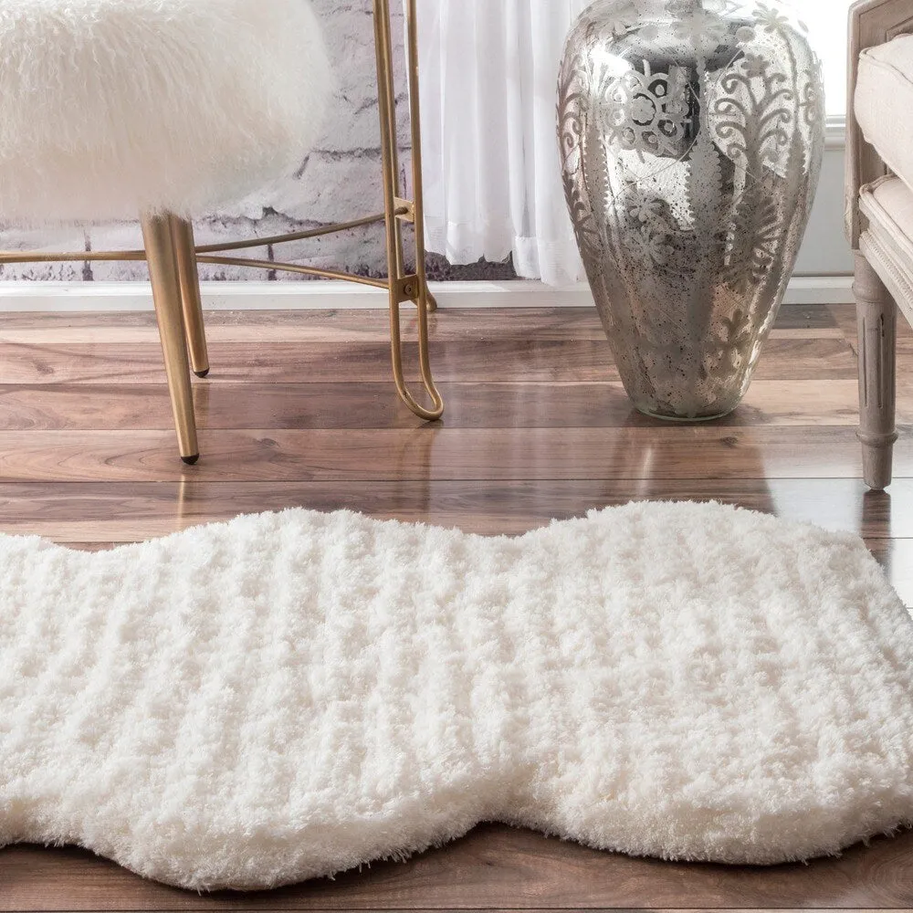 Nuloom Handmade Faux Sheepskin Shag Rug - 2' x 4'5