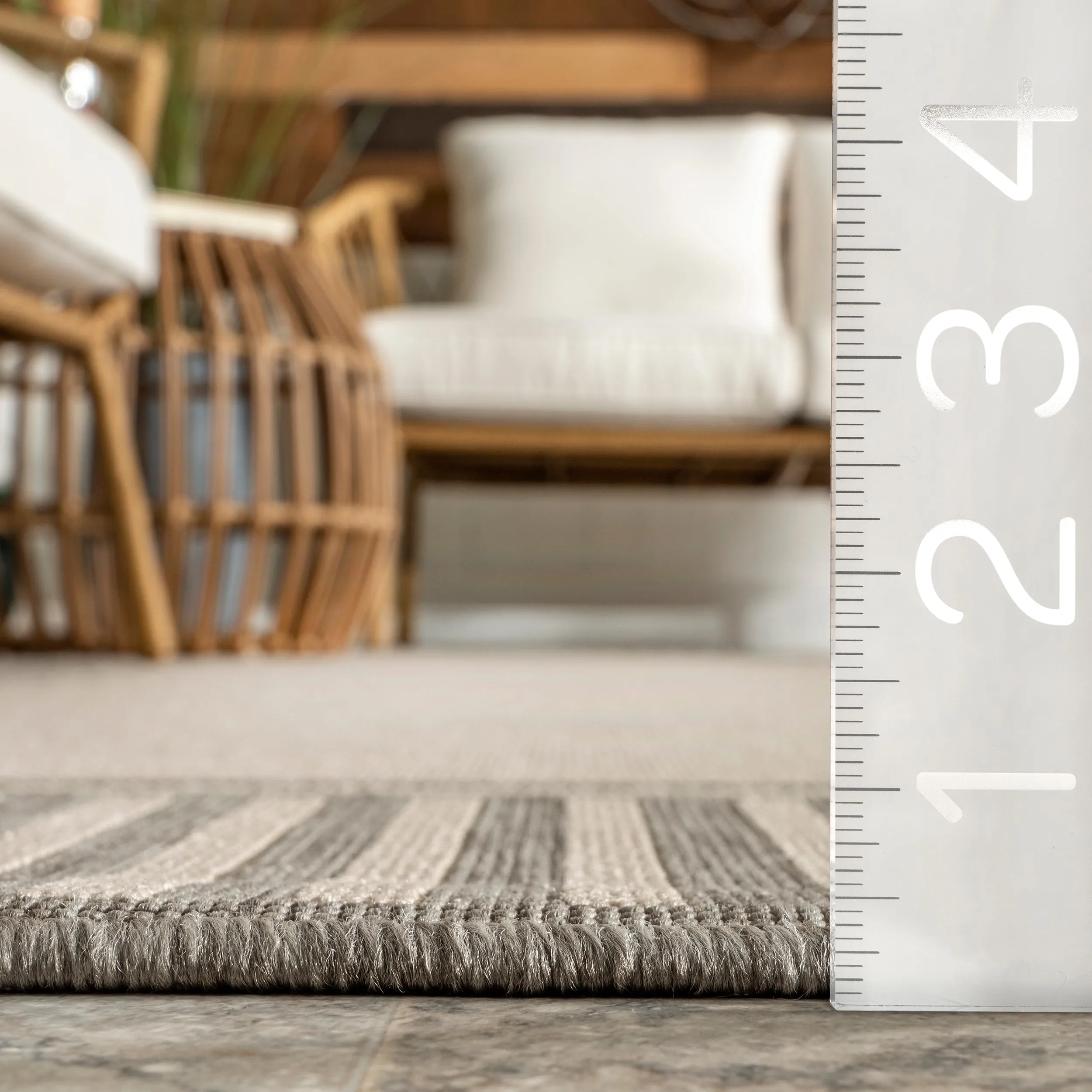 Nuloom Leah Classic Bordered Indoor/Outdoor Area Rug