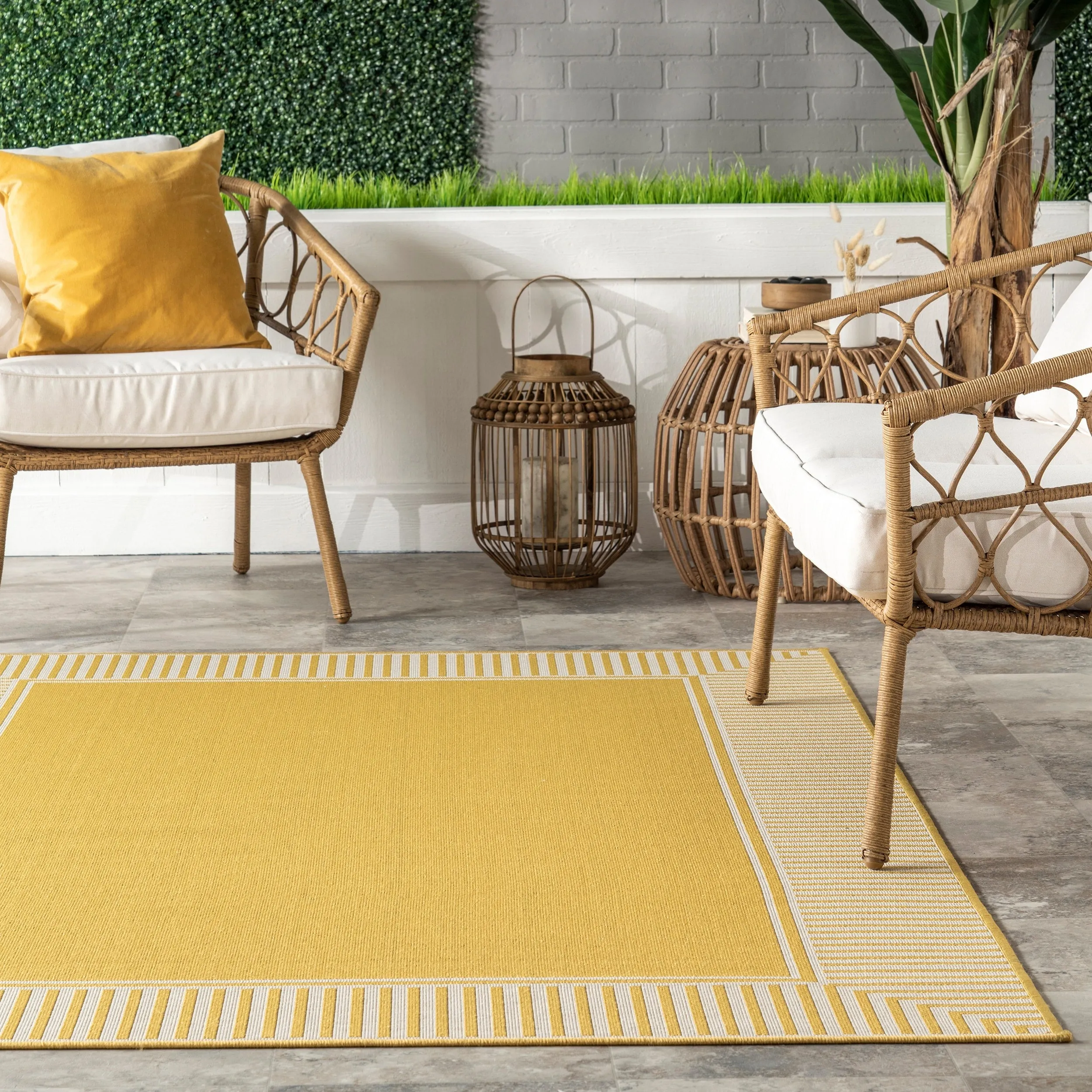 Nuloom Leah Classic Bordered Indoor/Outdoor Area Rug