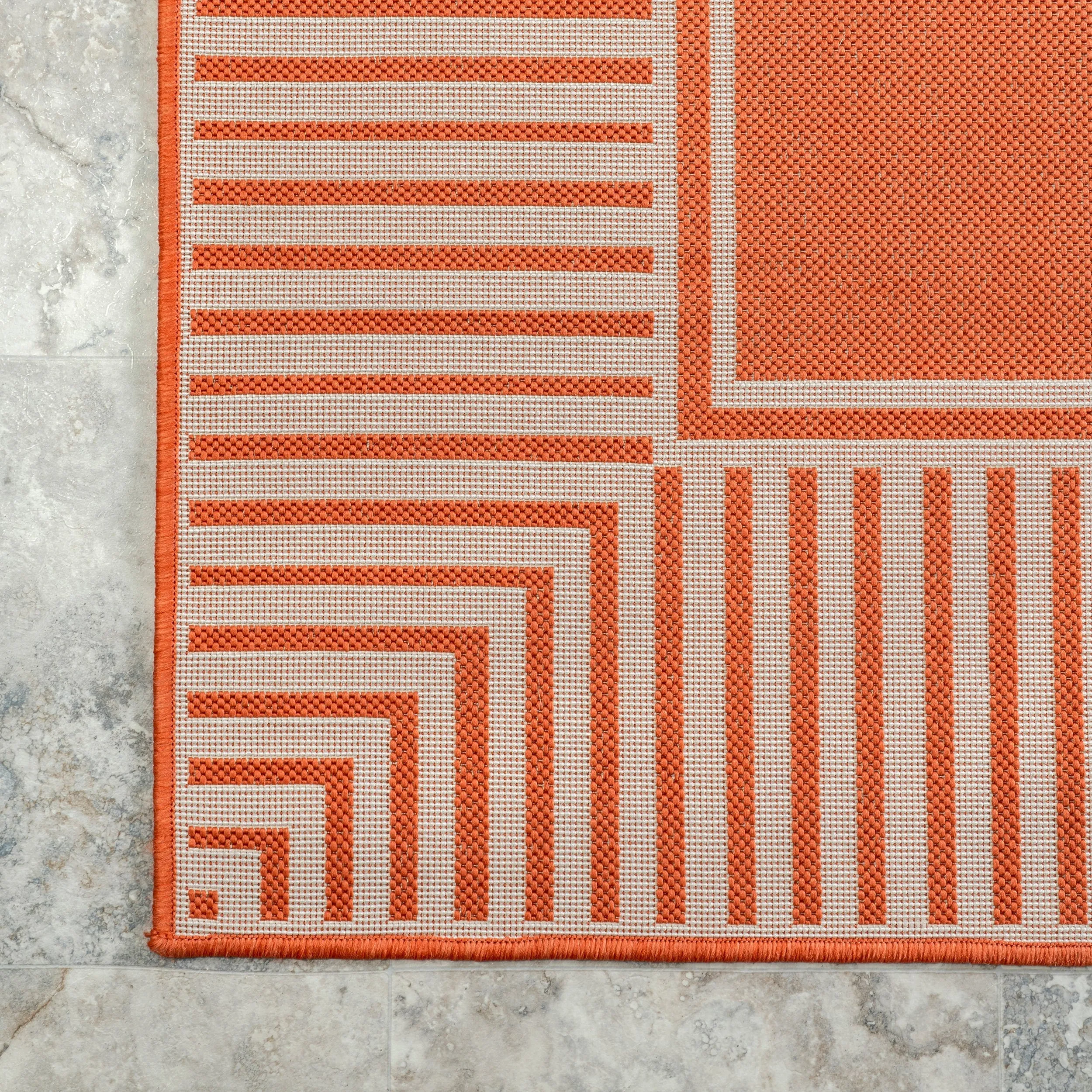Nuloom Leah Classic Bordered Indoor/Outdoor Area Rug