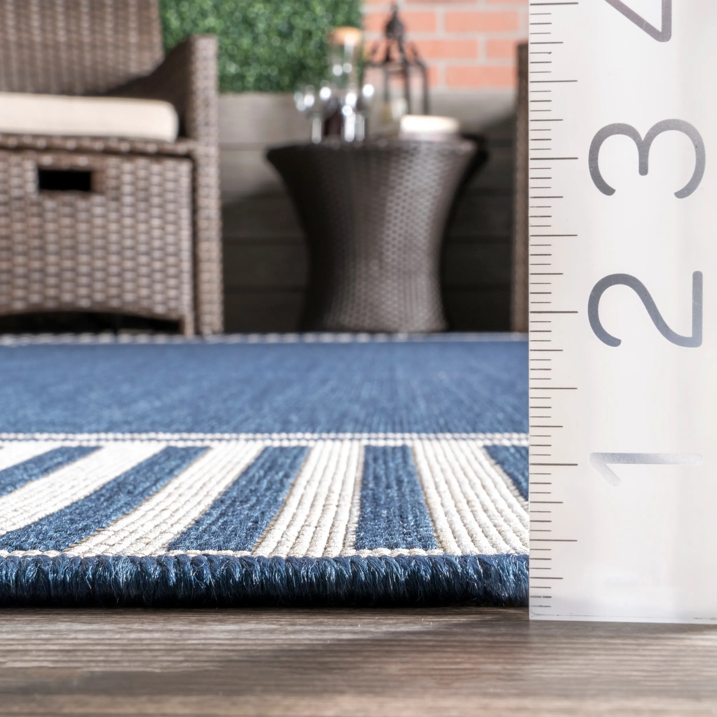 Nuloom Leah Classic Bordered Indoor/Outdoor Area Rug