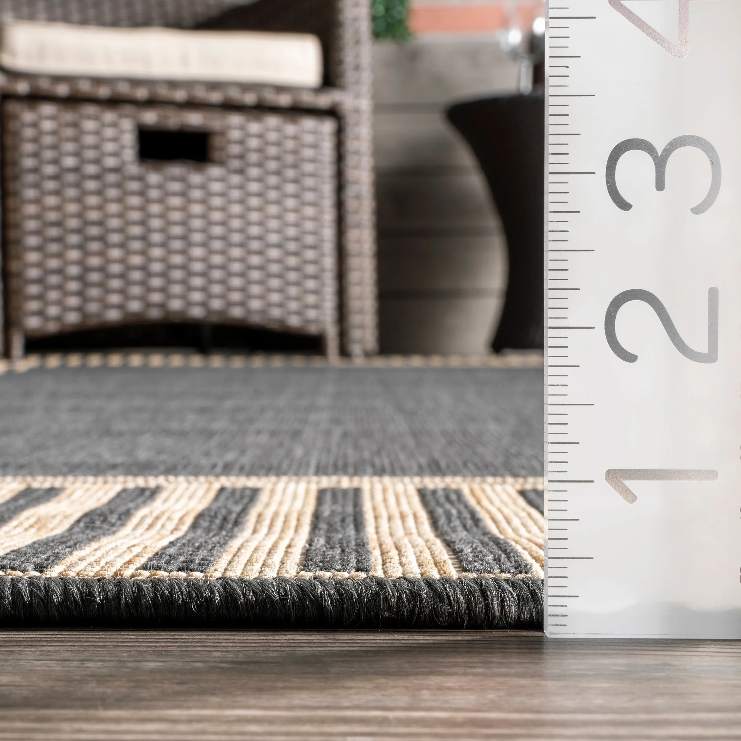 Nuloom Leah Classic Bordered Indoor/Outdoor Area Rug