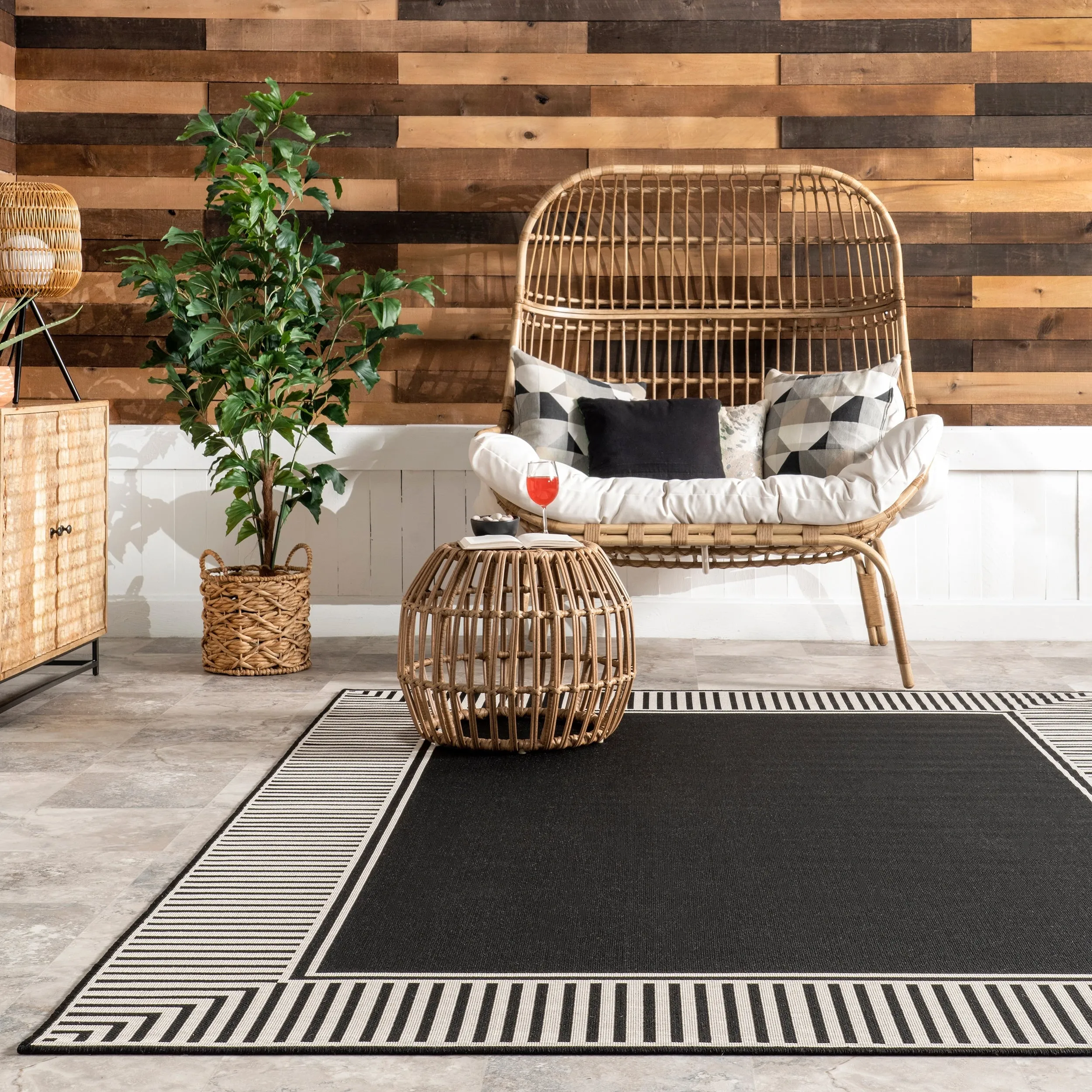 Nuloom Leah Classic Bordered Indoor/Outdoor Area Rug