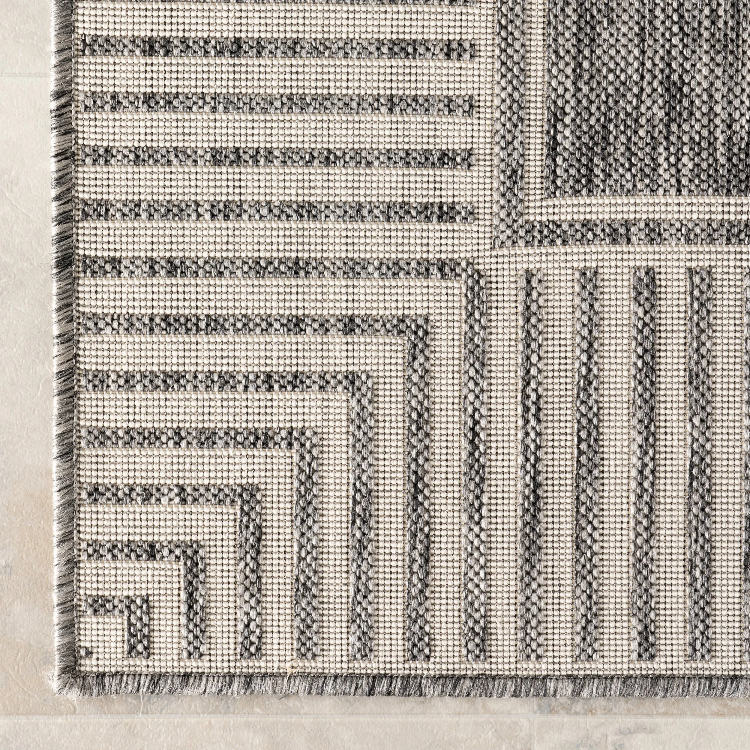 Nuloom Leah Classic Bordered Indoor/Outdoor Area Rug