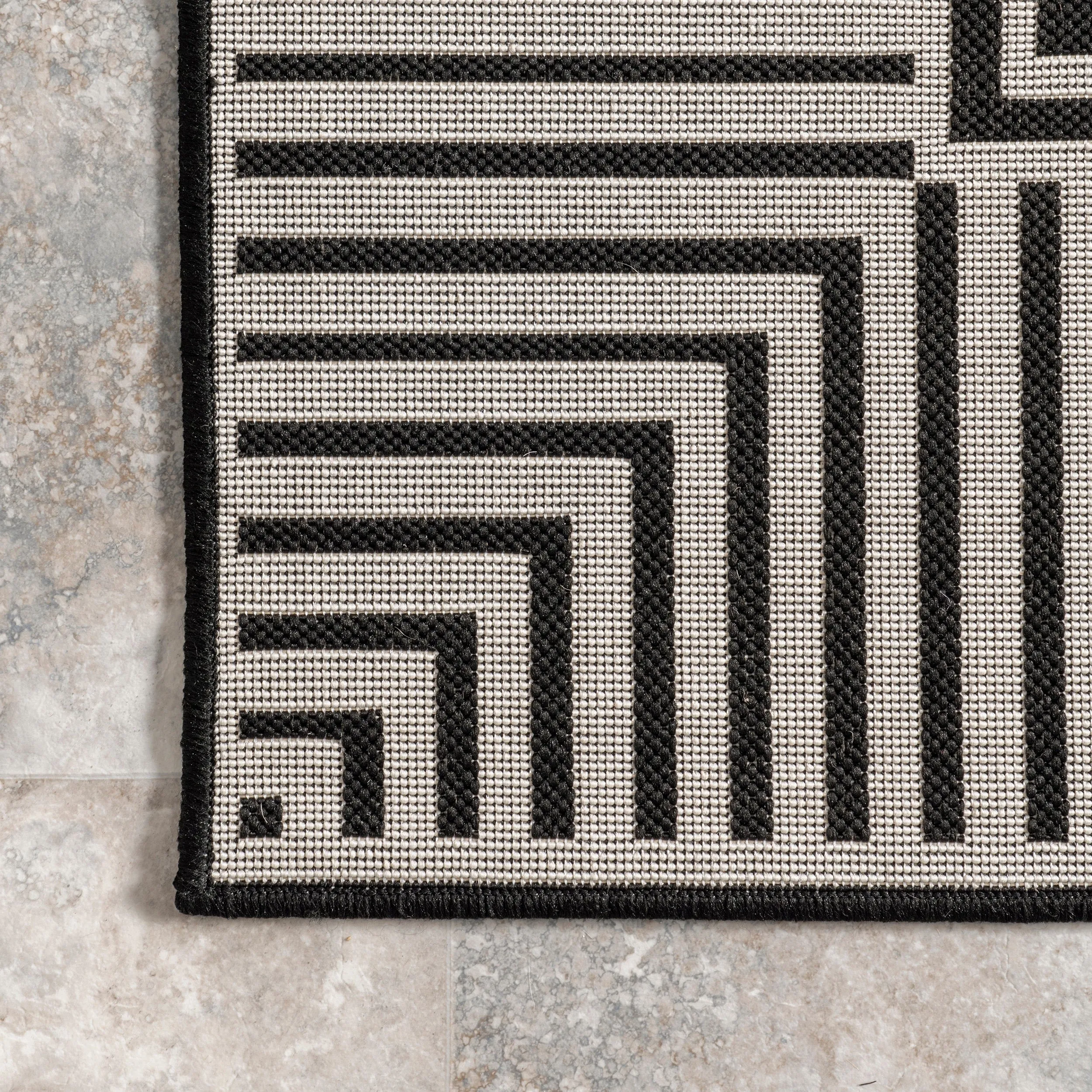 Nuloom Leah Classic Bordered Indoor/Outdoor Area Rug