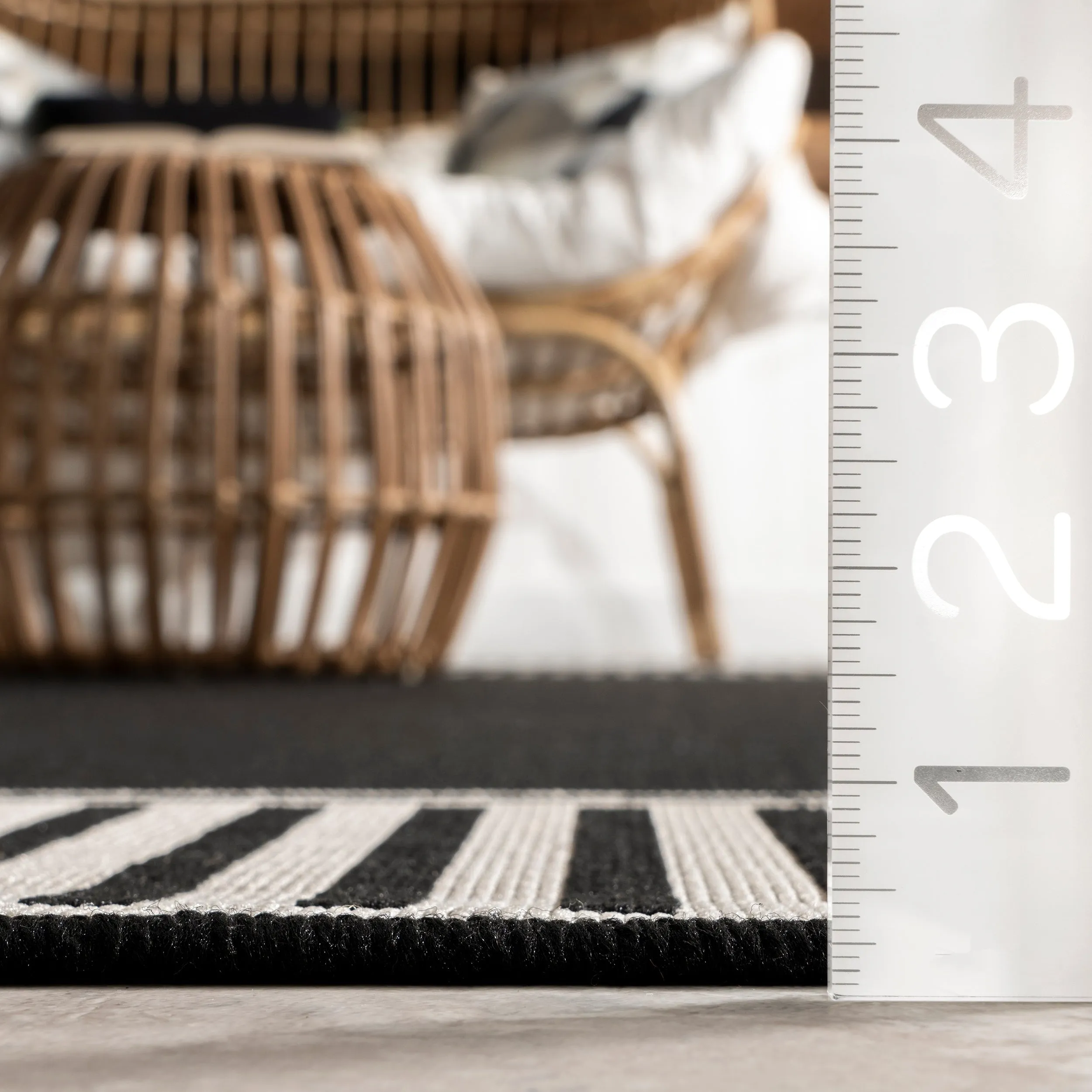 Nuloom Leah Classic Bordered Indoor/Outdoor Area Rug