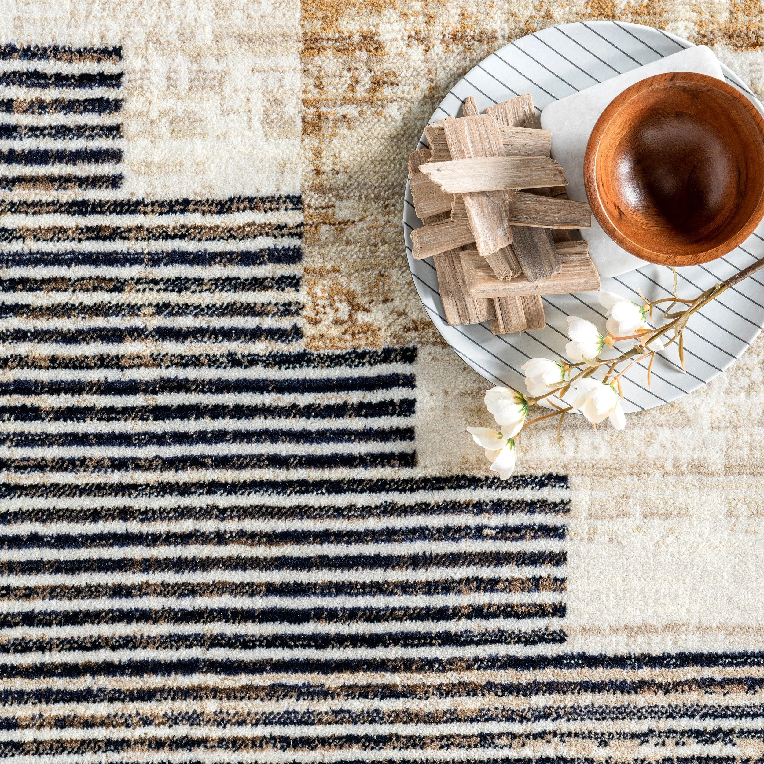 Nuloom Vickie Abstract Fringe Area Rug