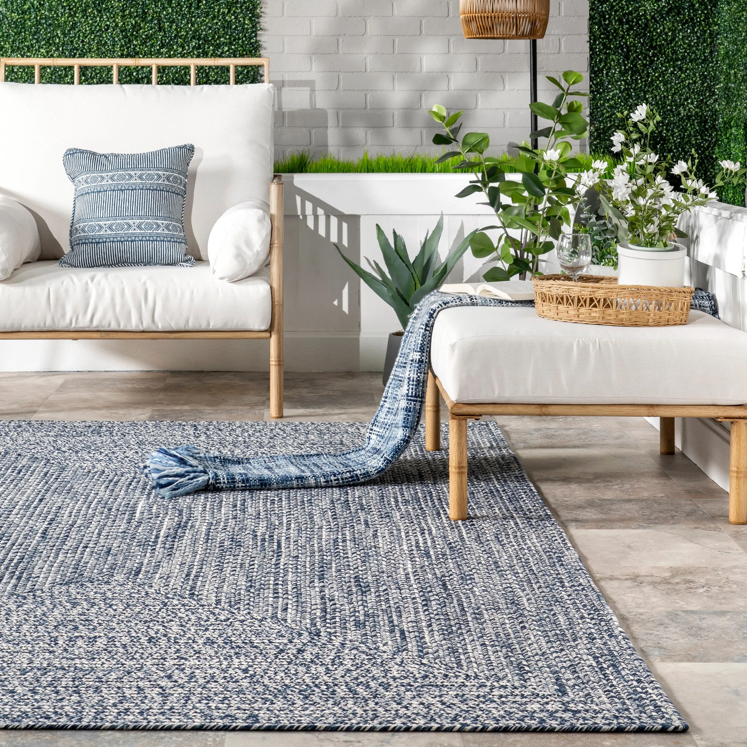 Nuloom Wynn Braided Indoor/Outdoor Area Rug
