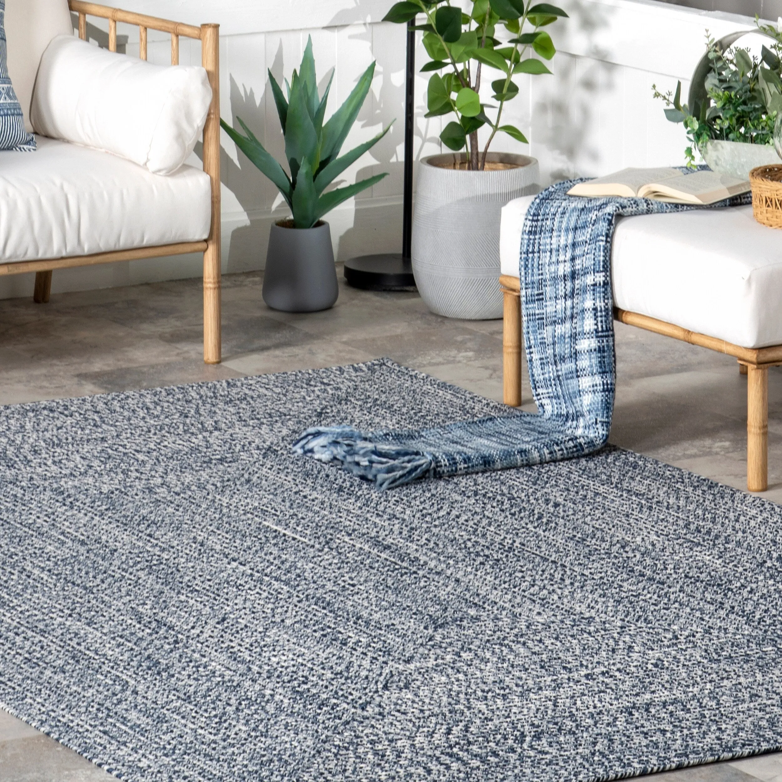 Nuloom Wynn Braided Indoor/Outdoor Area Rug