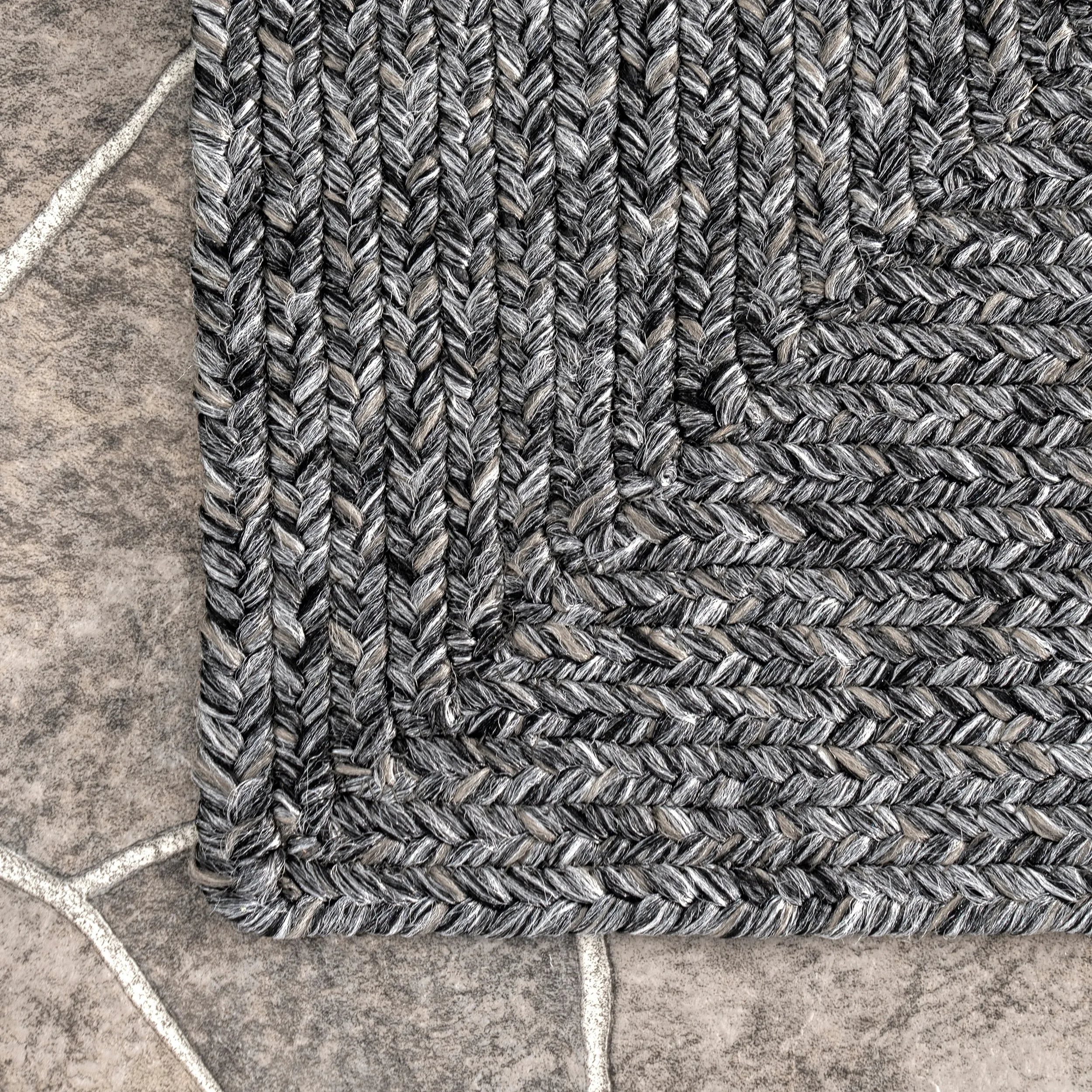 Nuloom Wynn Braided Indoor/Outdoor Area Rug