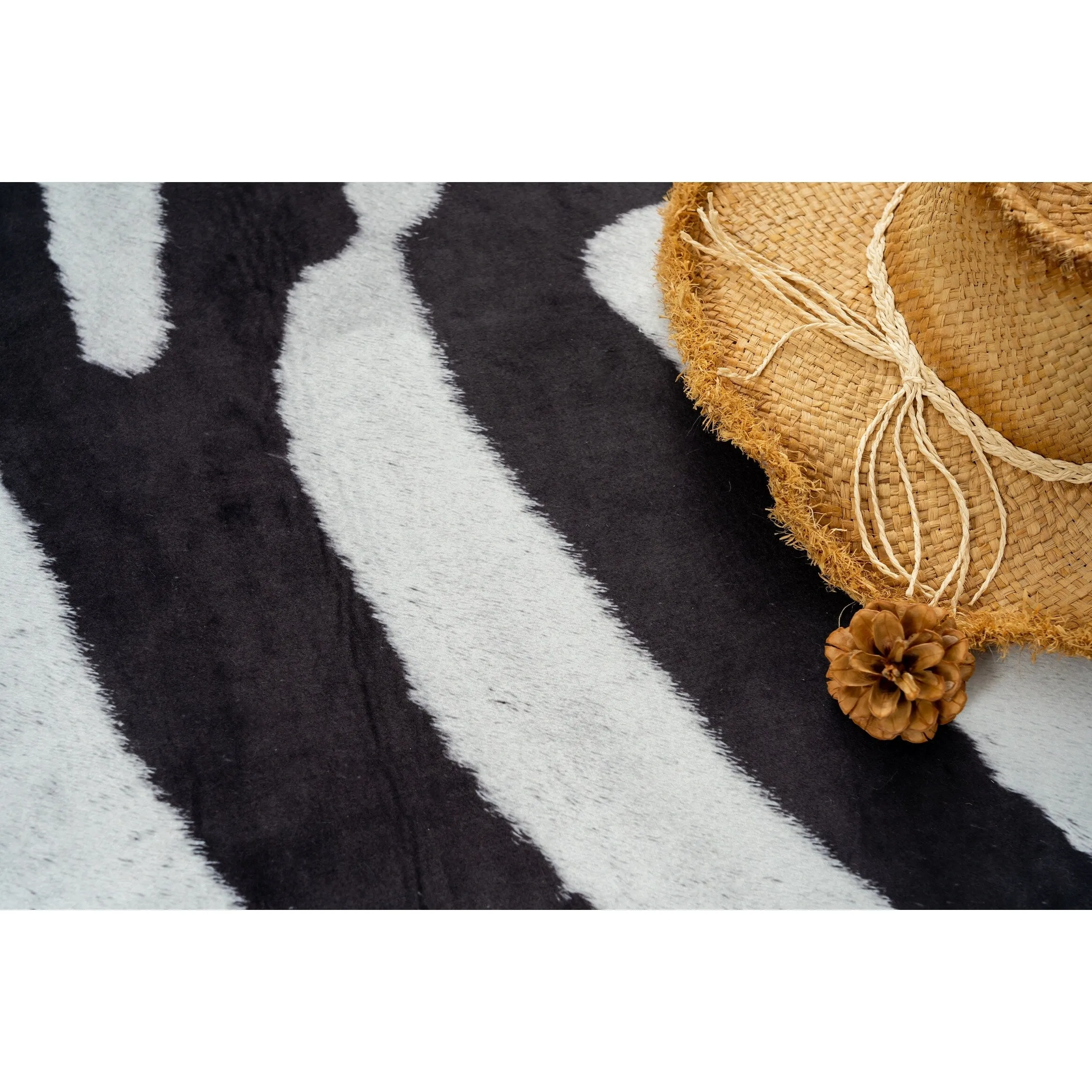 Rio Collection Black/White Faux Zebra Hide Printed Rug