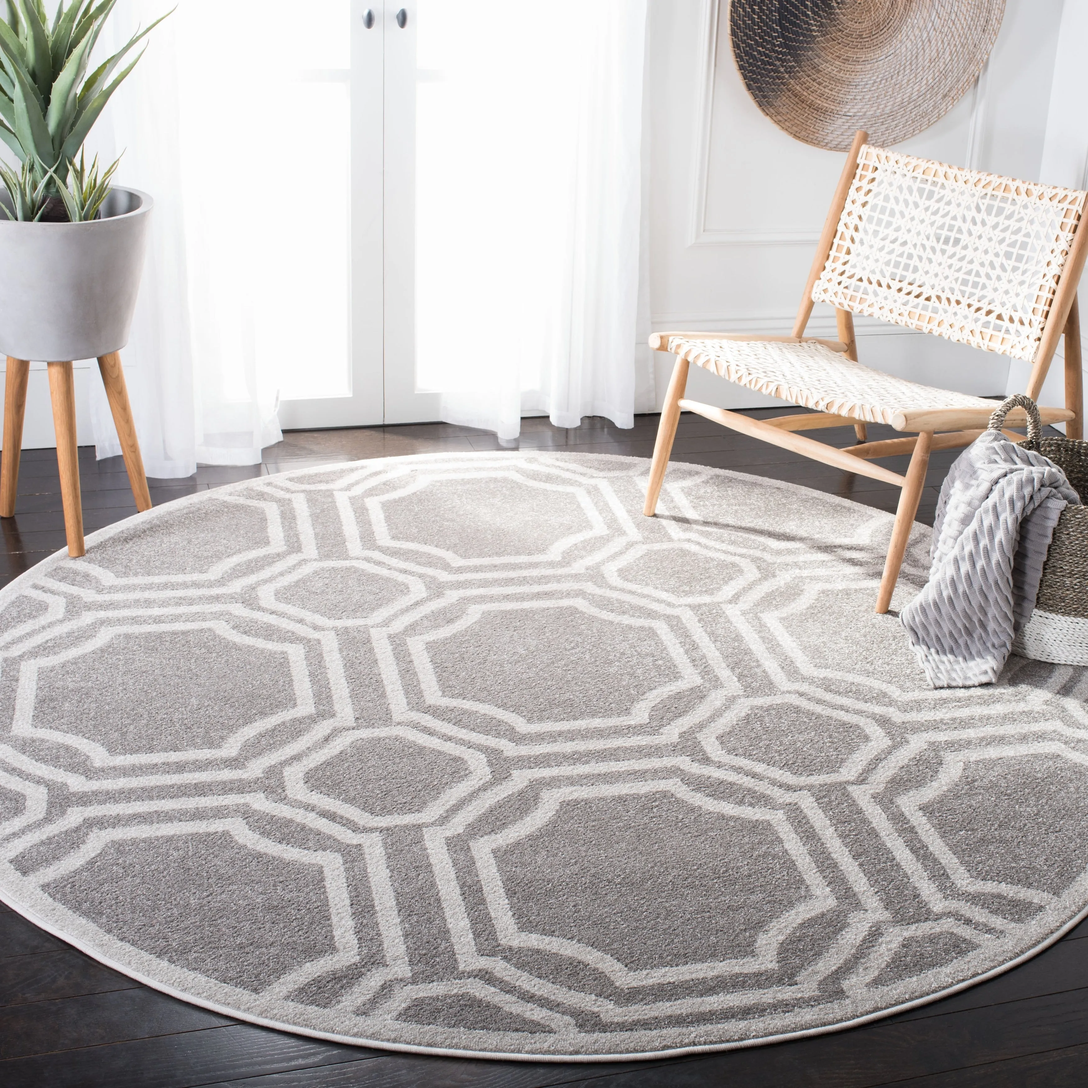 SAFAVIEH Amherst Aleksei Modern Rug