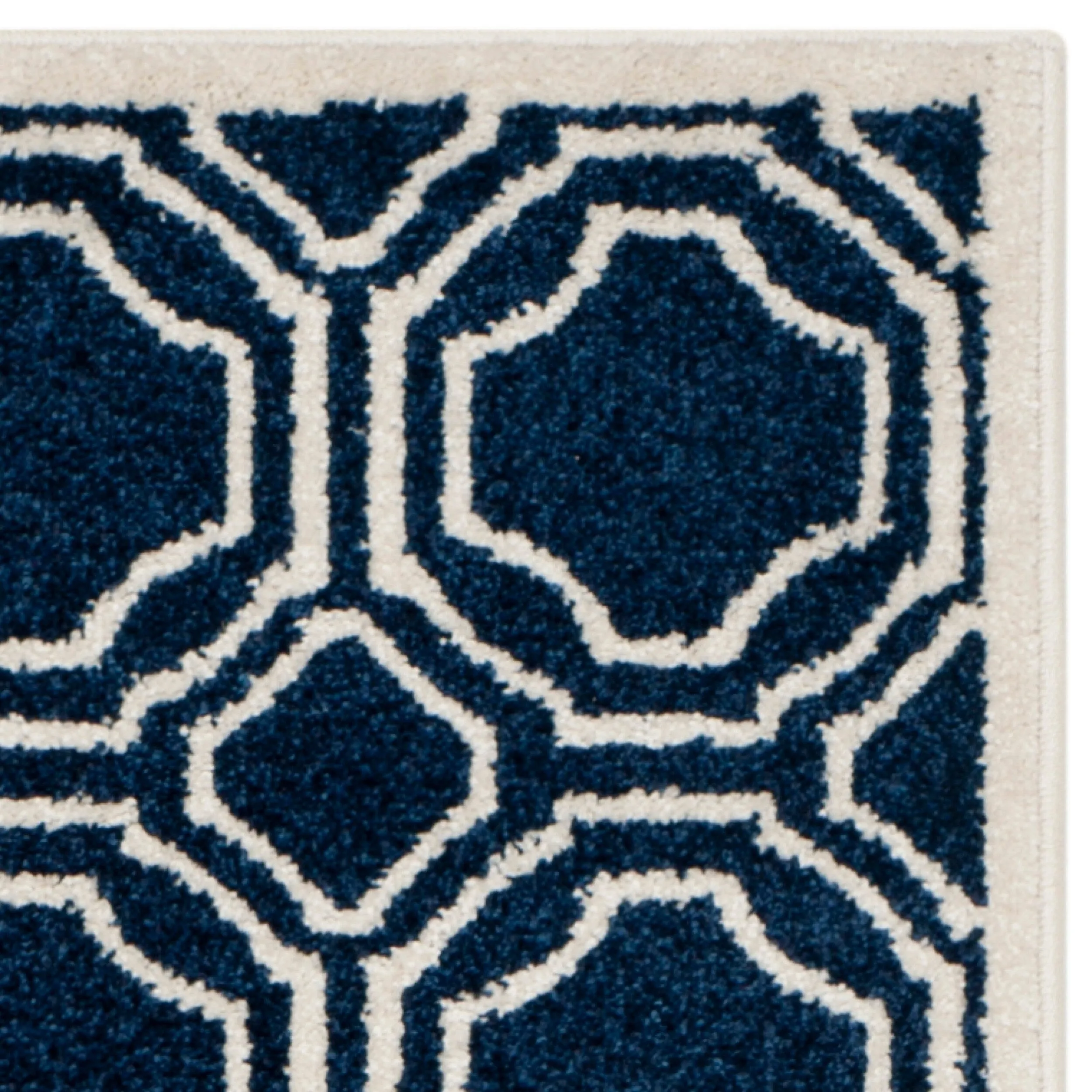 SAFAVIEH Amherst Aleksei Modern Rug