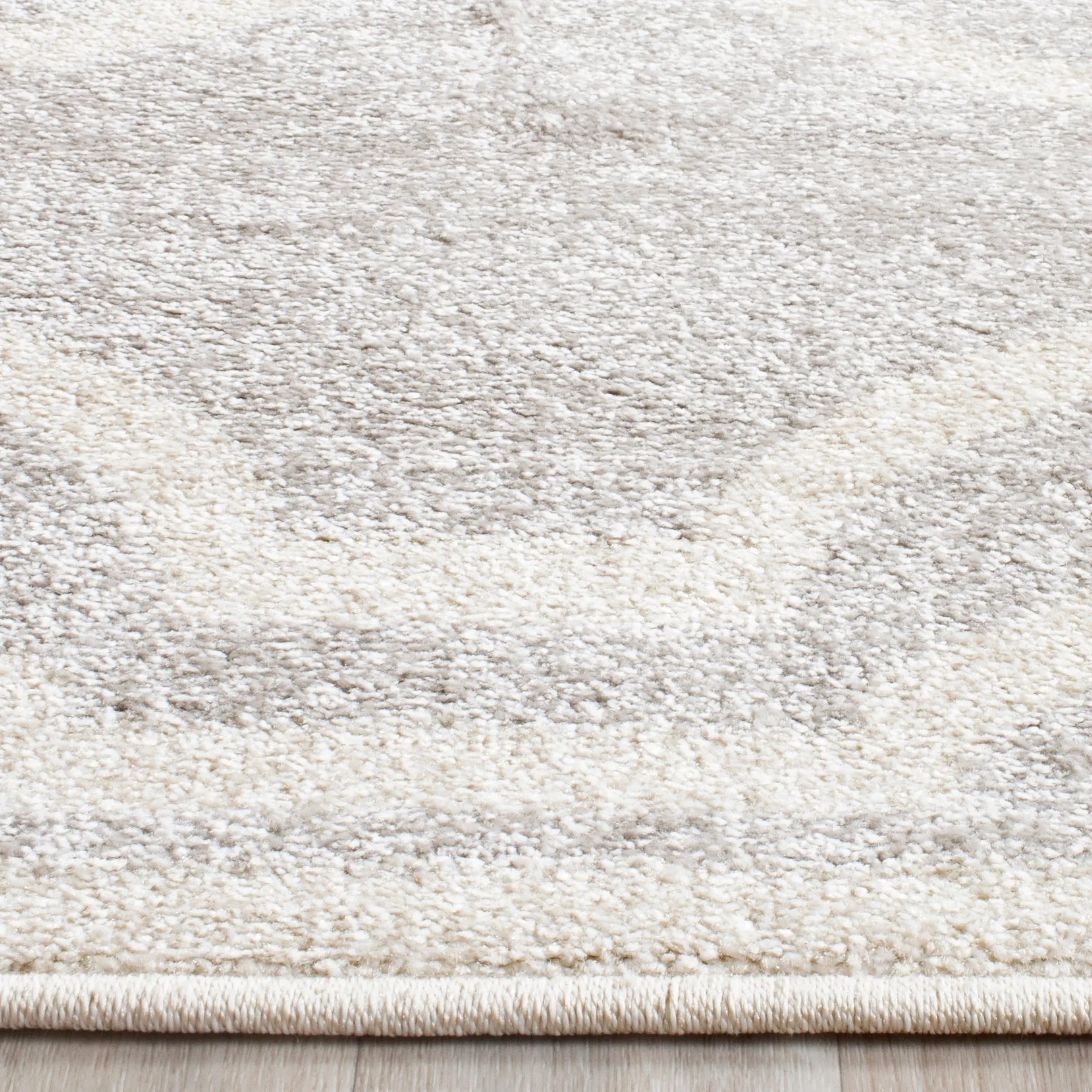 SAFAVIEH Amherst Aleksei Modern Rug