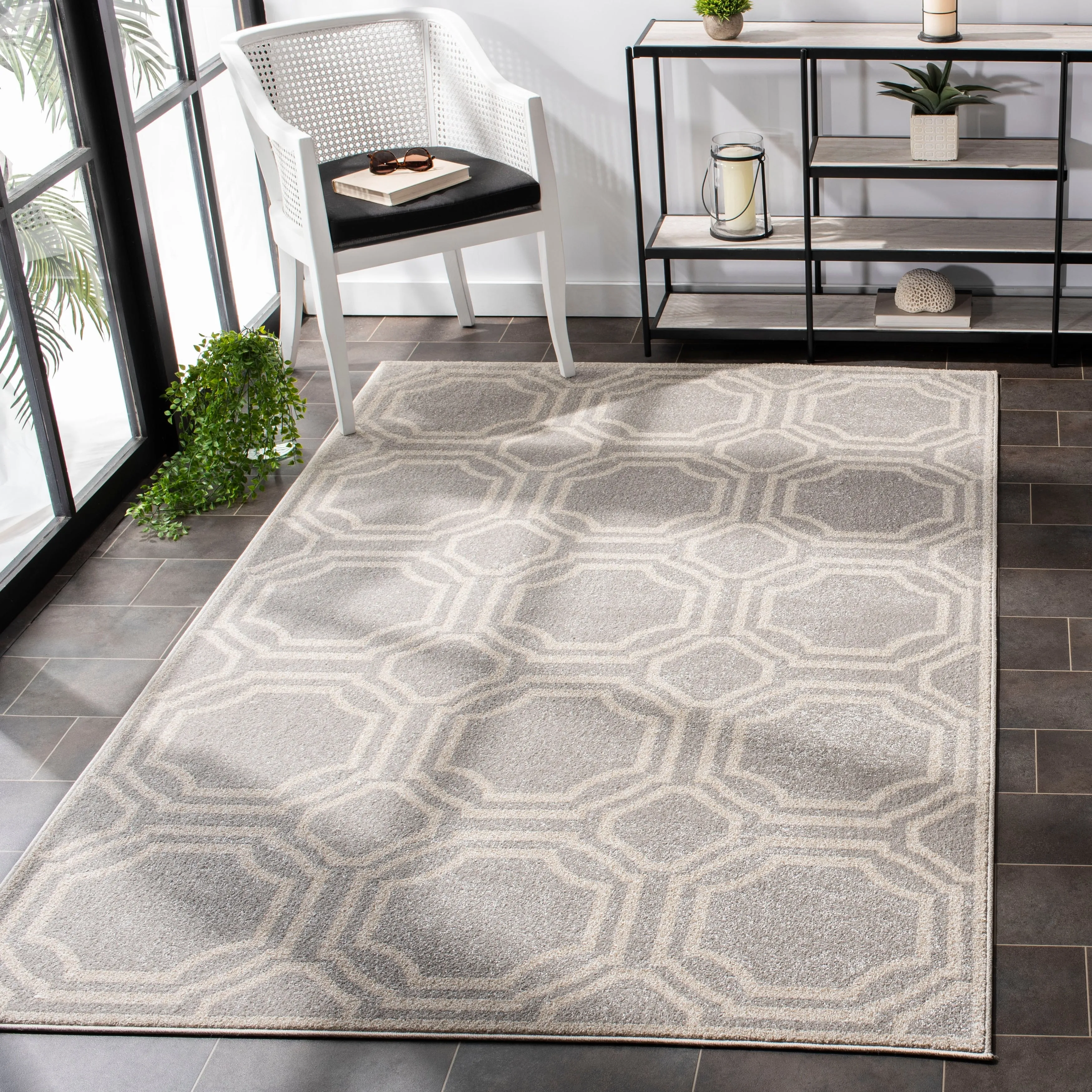 SAFAVIEH Amherst Aleksei Modern Rug