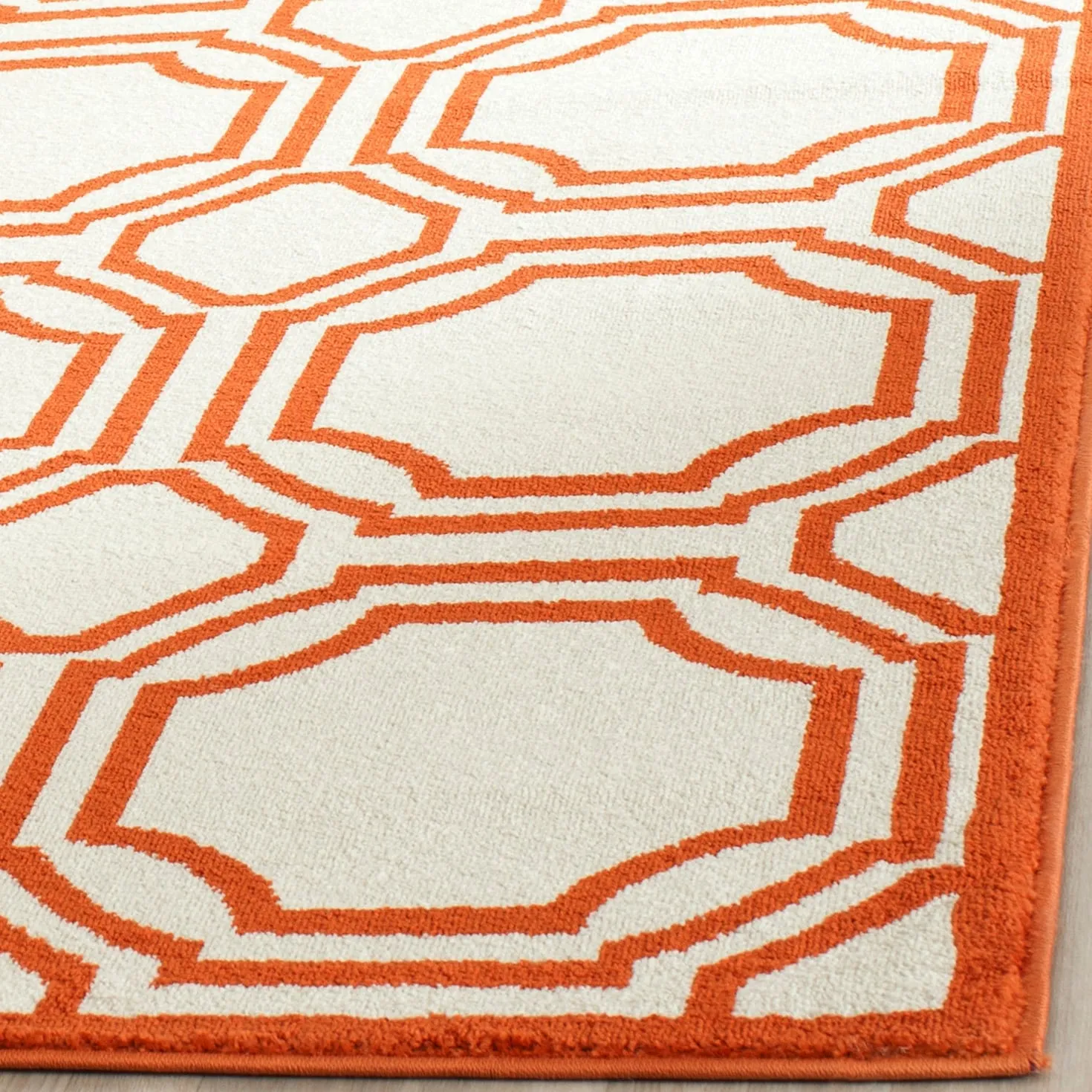 SAFAVIEH Amherst Aleksei Modern Rug