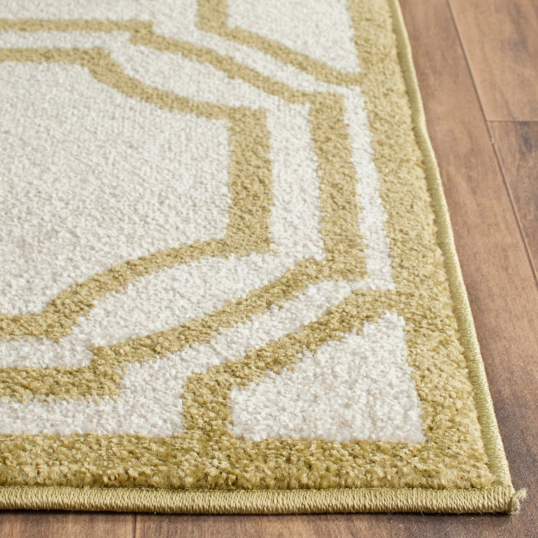 SAFAVIEH Amherst Aleksei Modern Rug