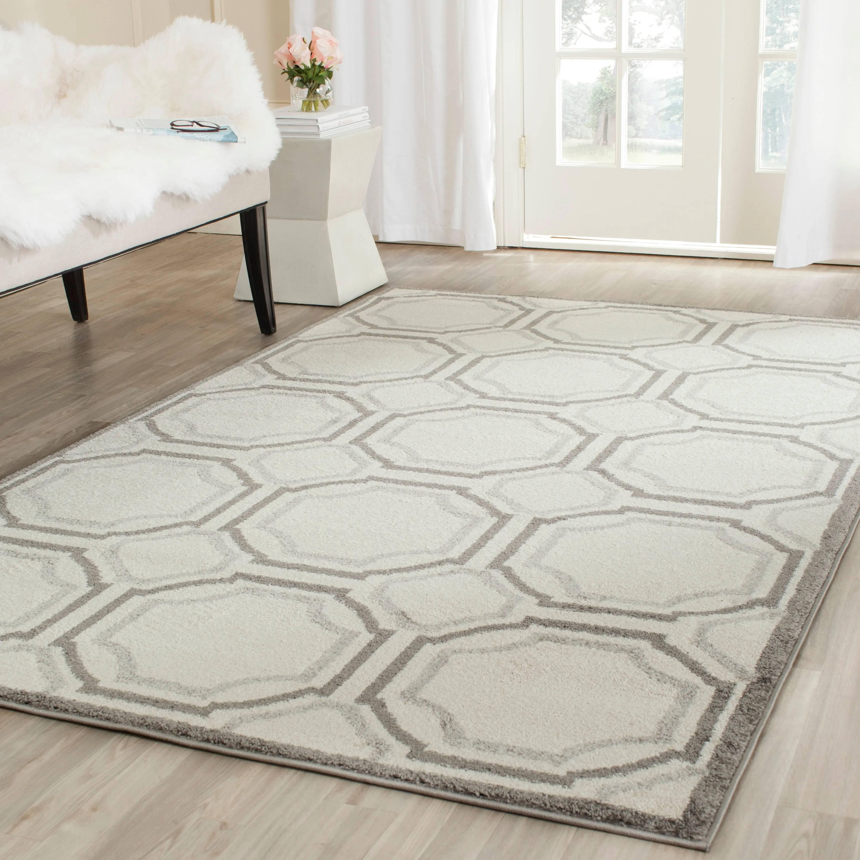 SAFAVIEH Amherst Aleksei Modern Rug