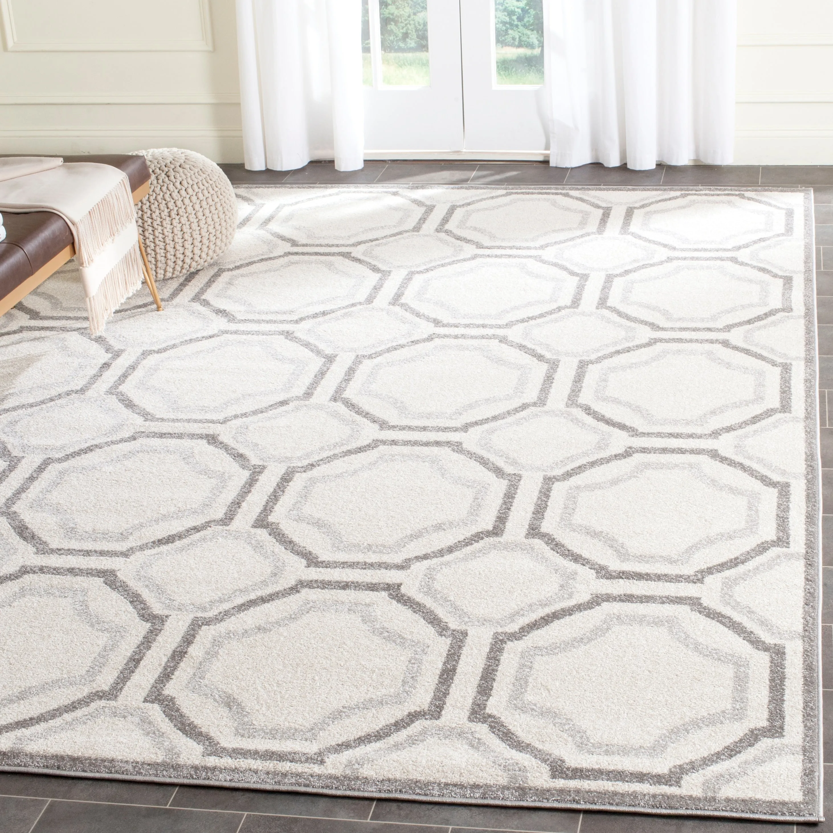 SAFAVIEH Amherst Aleksei Modern Rug
