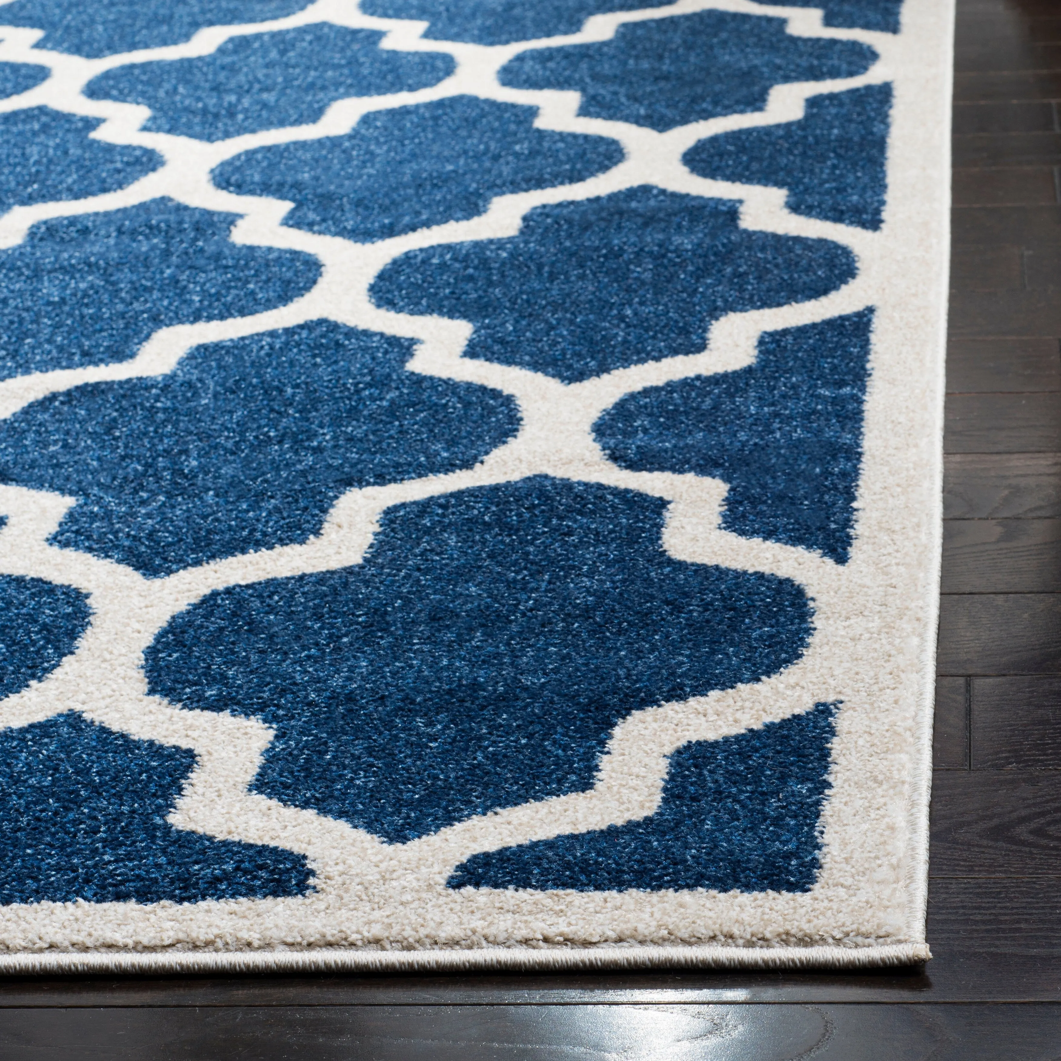 SAFAVIEH Amherst Erma Modern Rug - Navy/Beige - 5' 3 x 8'