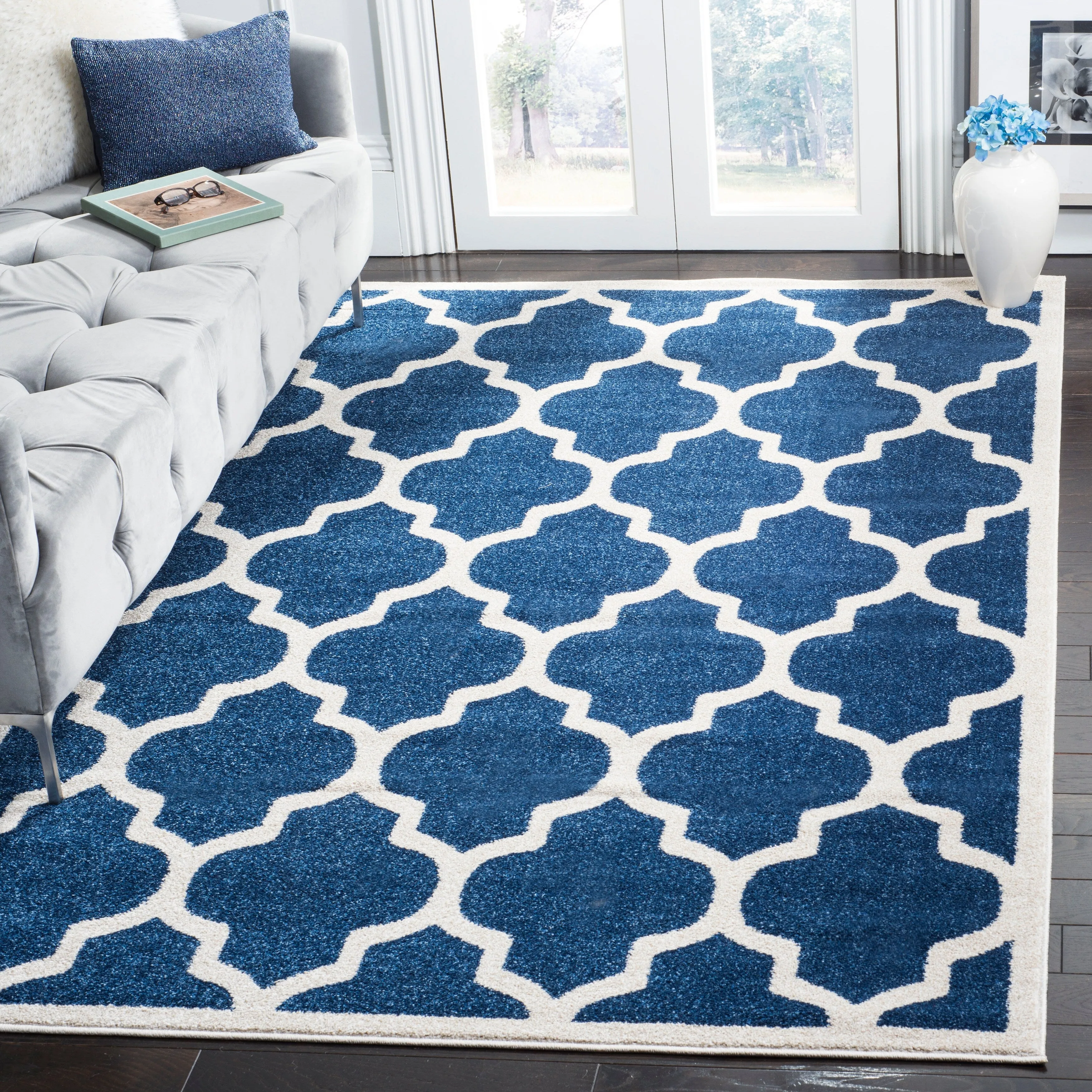 SAFAVIEH Amherst Erma Modern Rug - Navy/Beige - 5' 3 x 8'