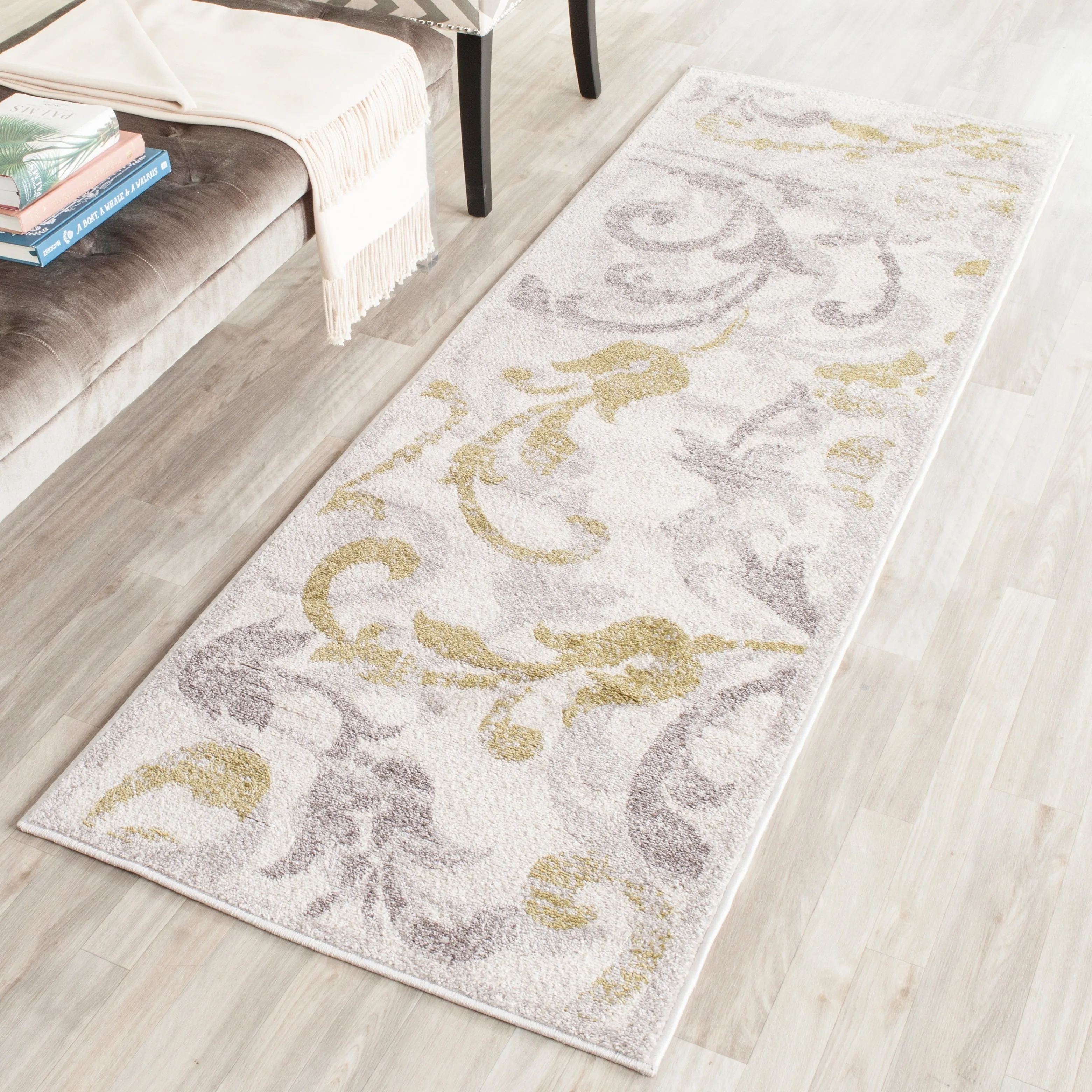 SAFAVIEH Amherst Mujesira Modern Rug
