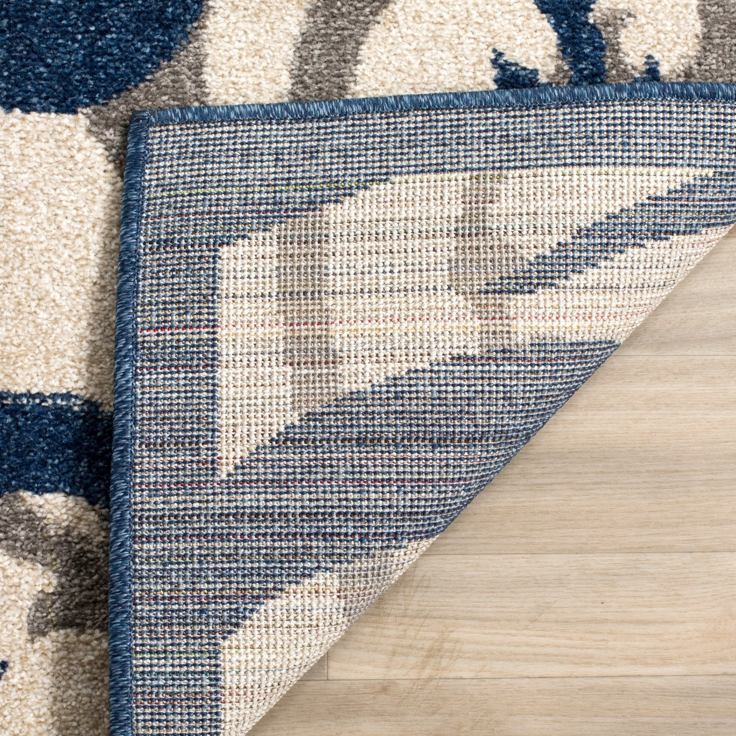 SAFAVIEH Amherst Mujesira Modern Rug