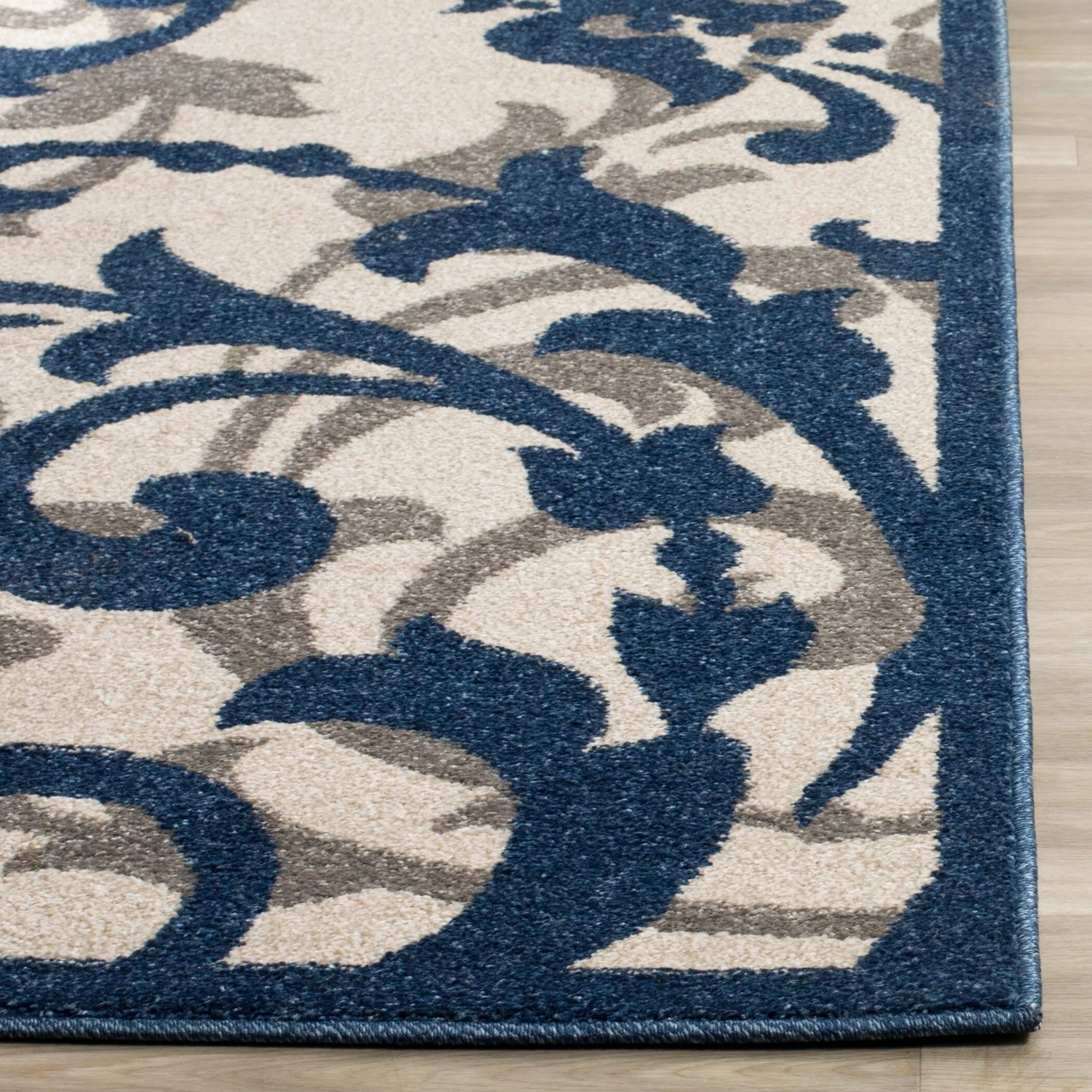 SAFAVIEH Amherst Mujesira Modern Rug