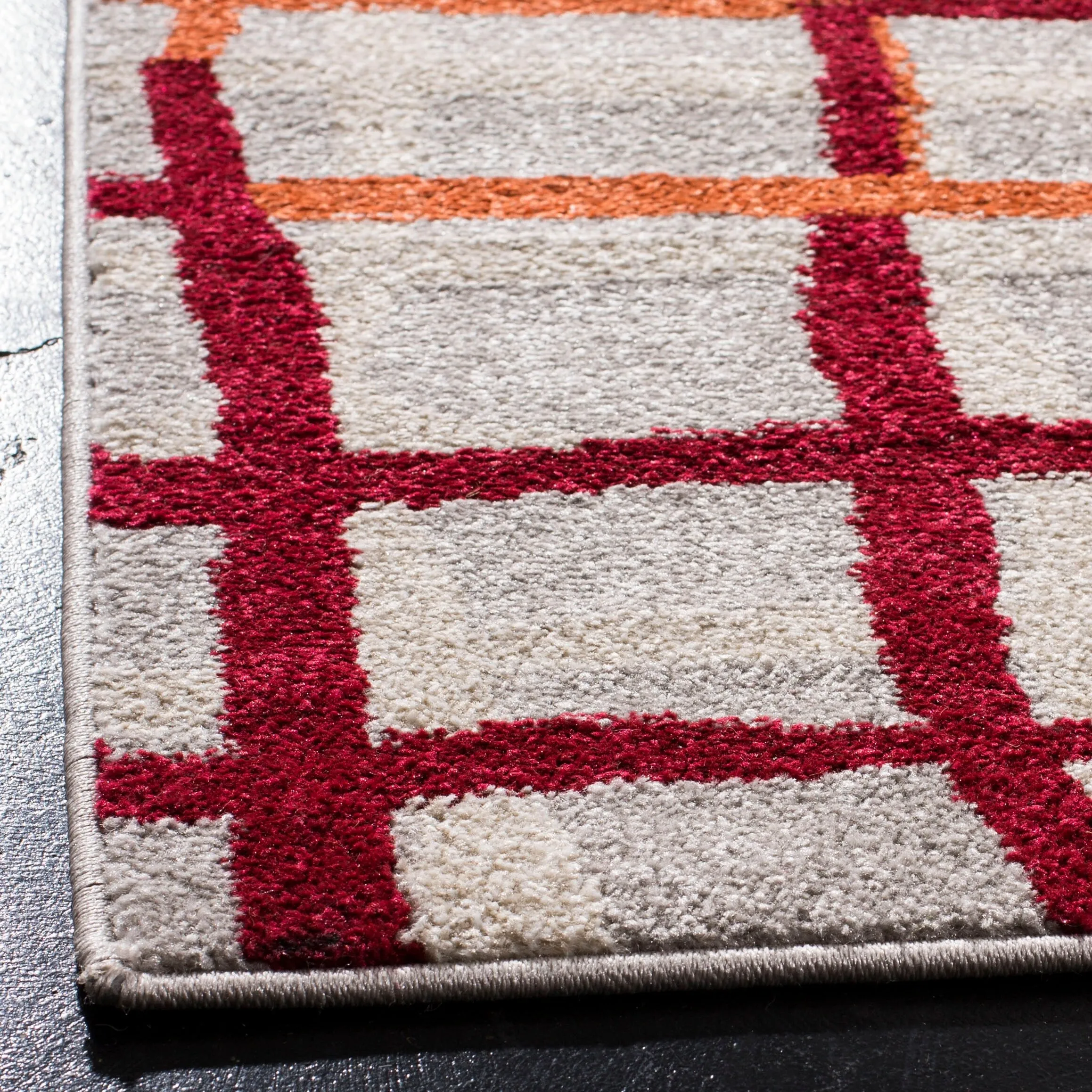 SAFAVIEH Amherst Raimonda Modern Rug