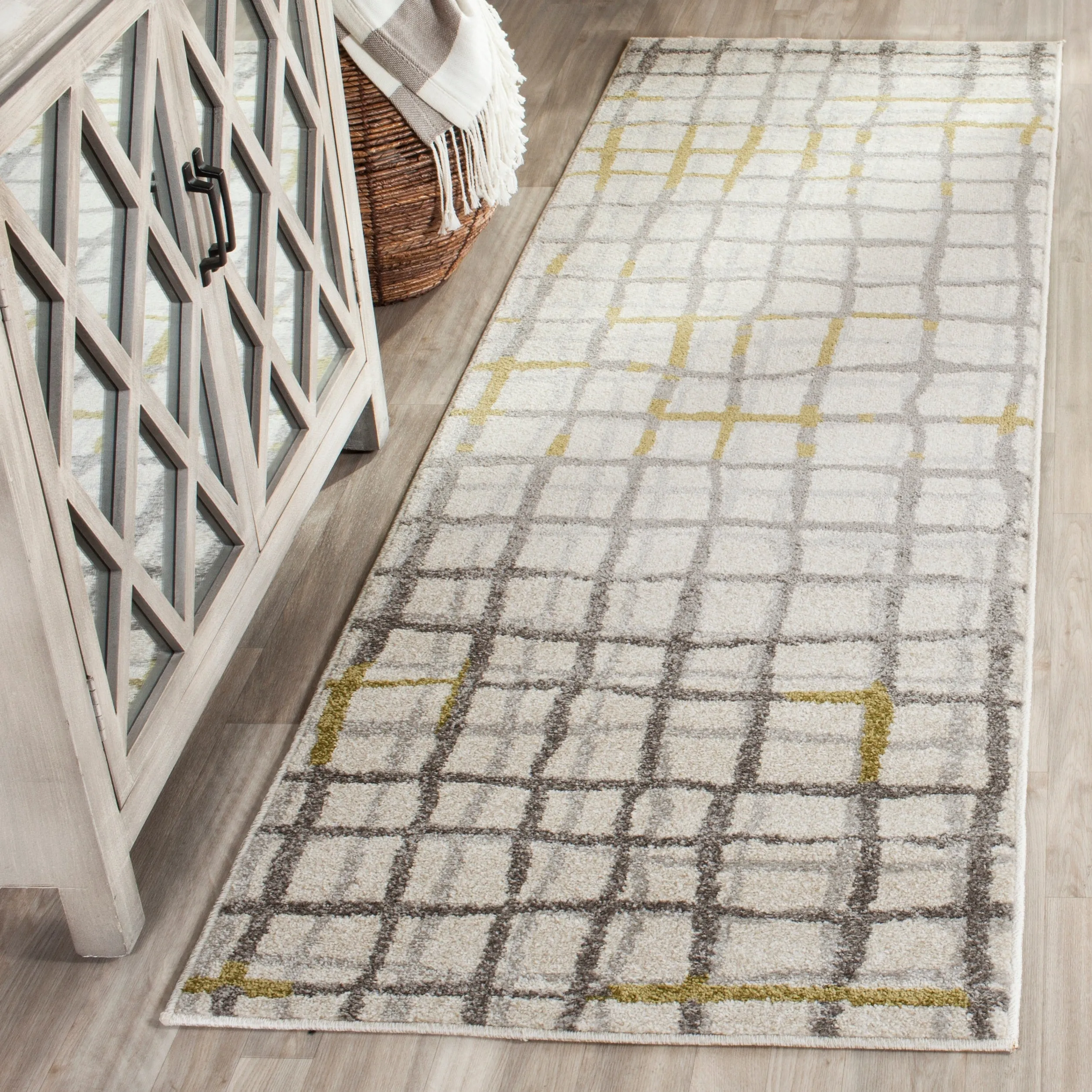 SAFAVIEH Amherst Raimonda Modern Rug
