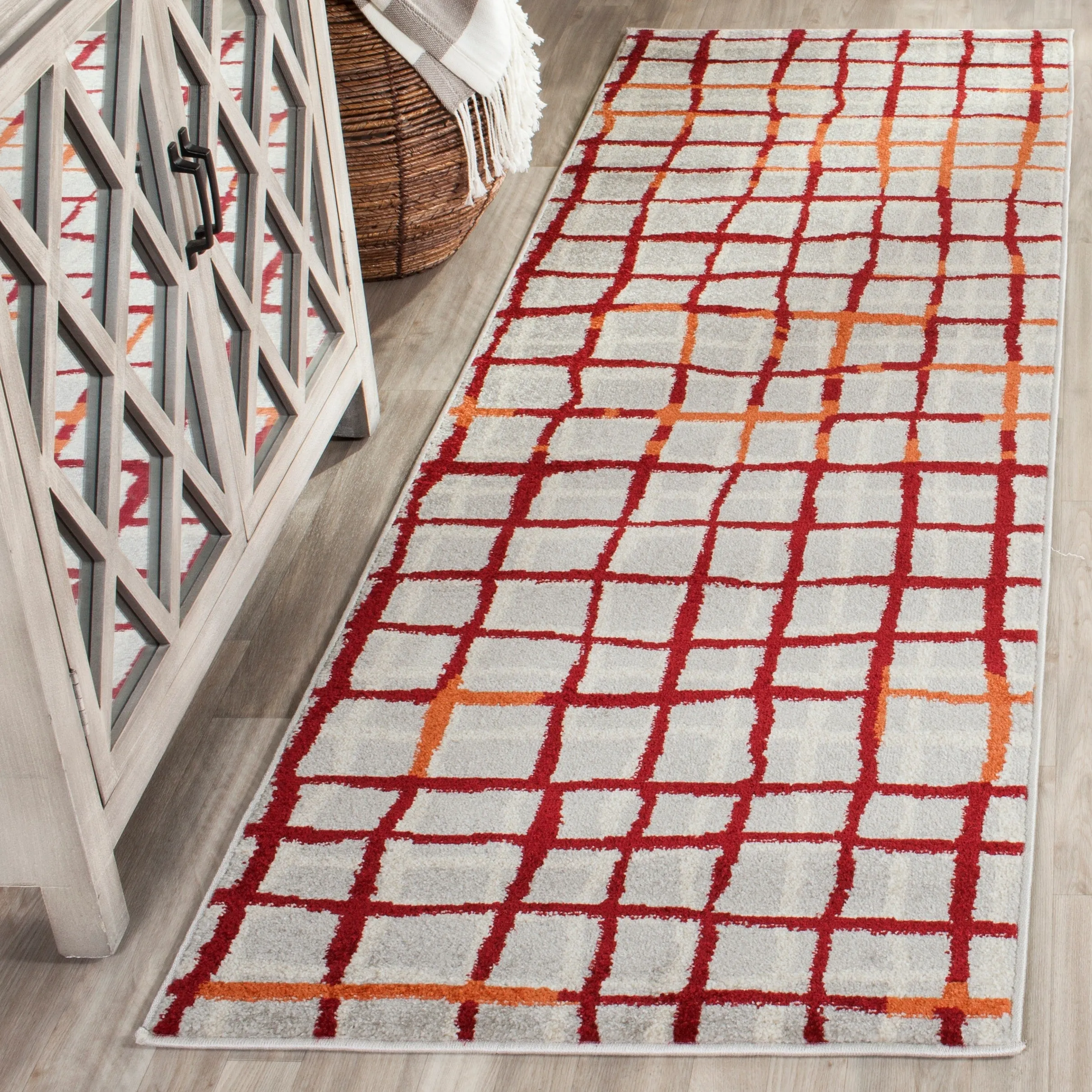 SAFAVIEH Amherst Raimonda Modern Rug