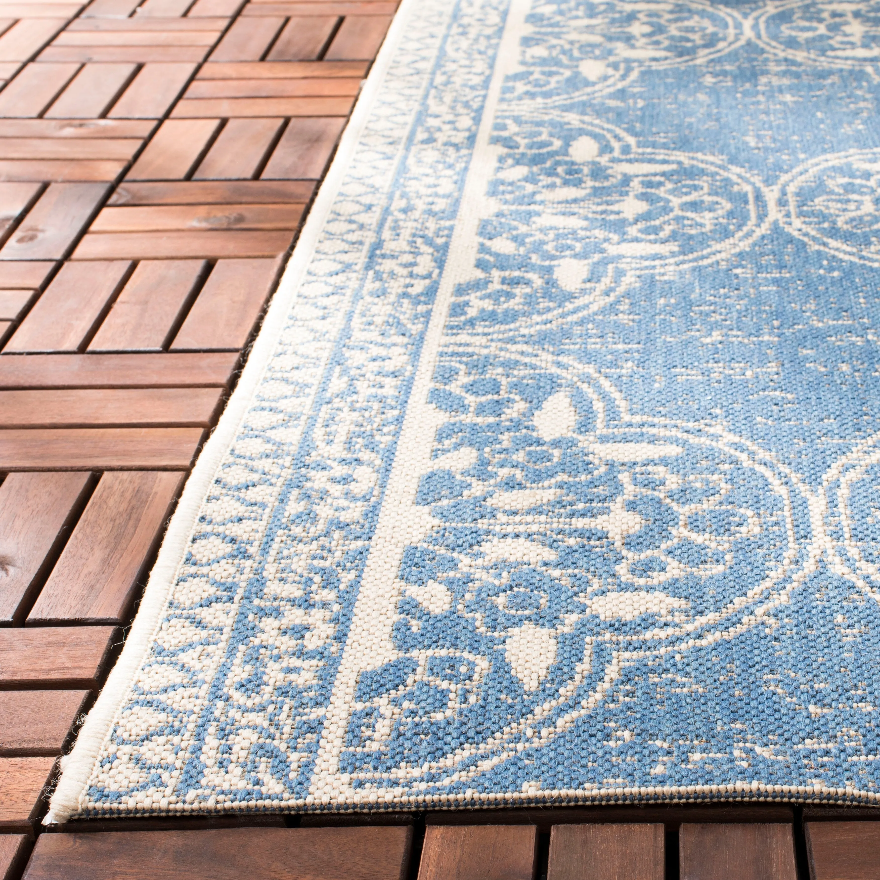 SAFAVIEH Beach House Belina Indoor/ Outdoor Waterproof Patio Backyard Rug