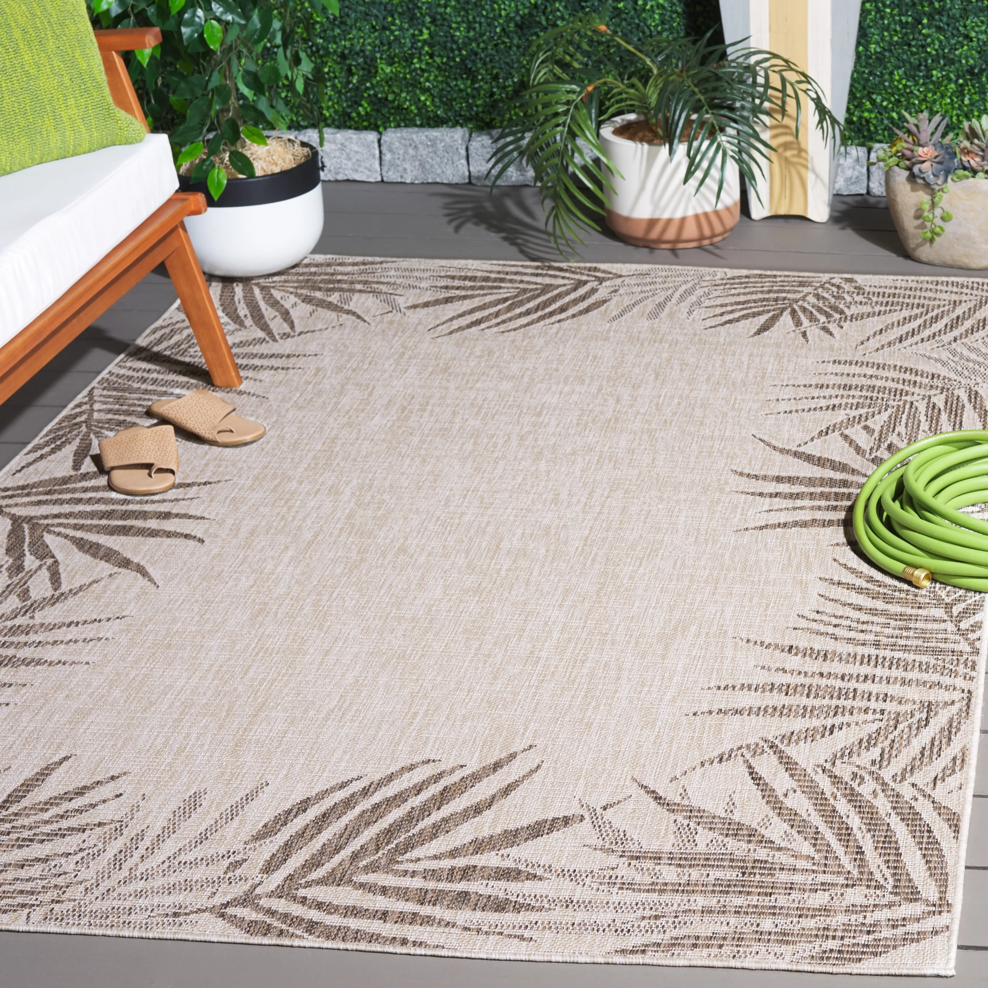 SAFAVIEH Beach House Saturnina Transitional Rug