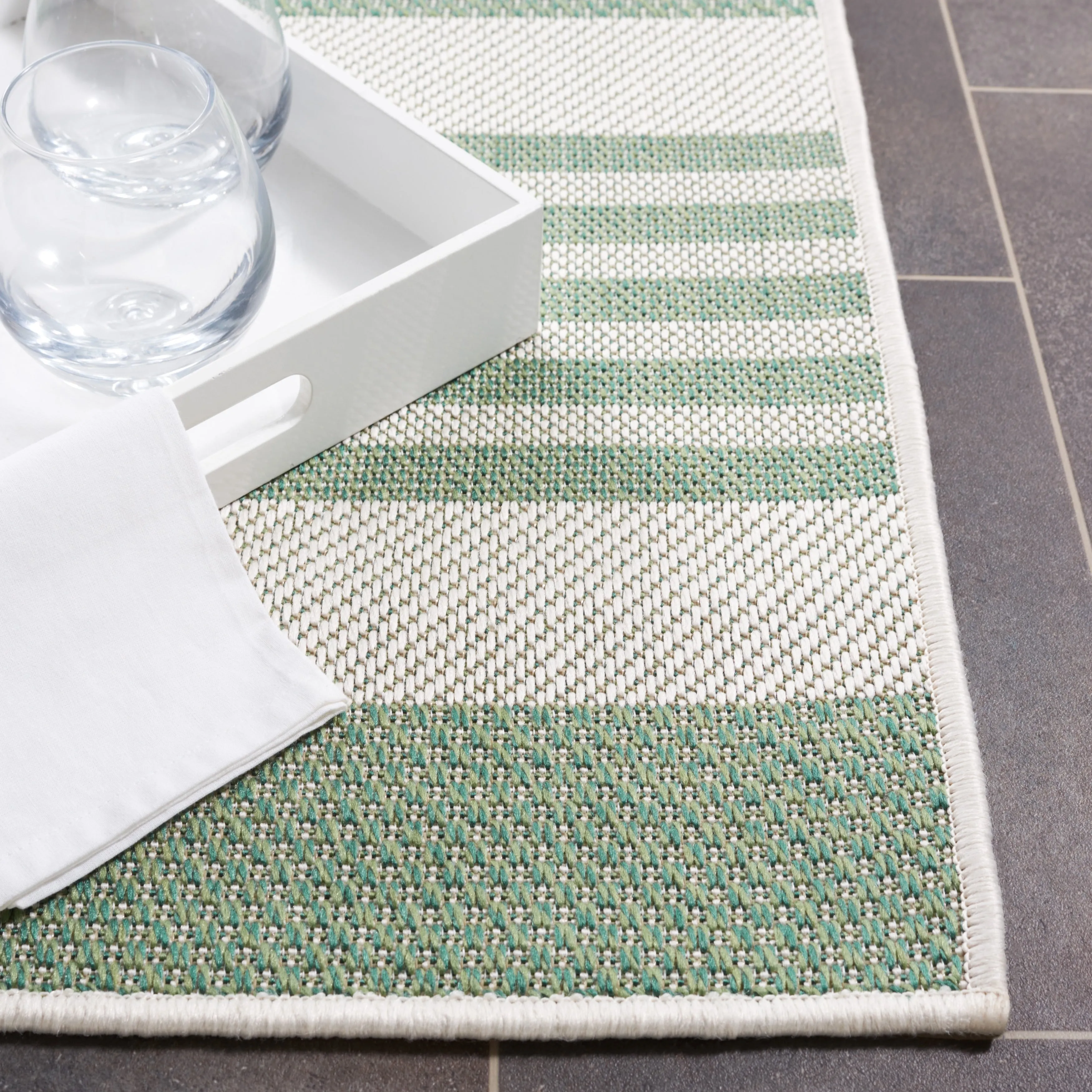 SAFAVIEH Bermuda Timi Geometric Indoor/Outdoor Waterproof Rug