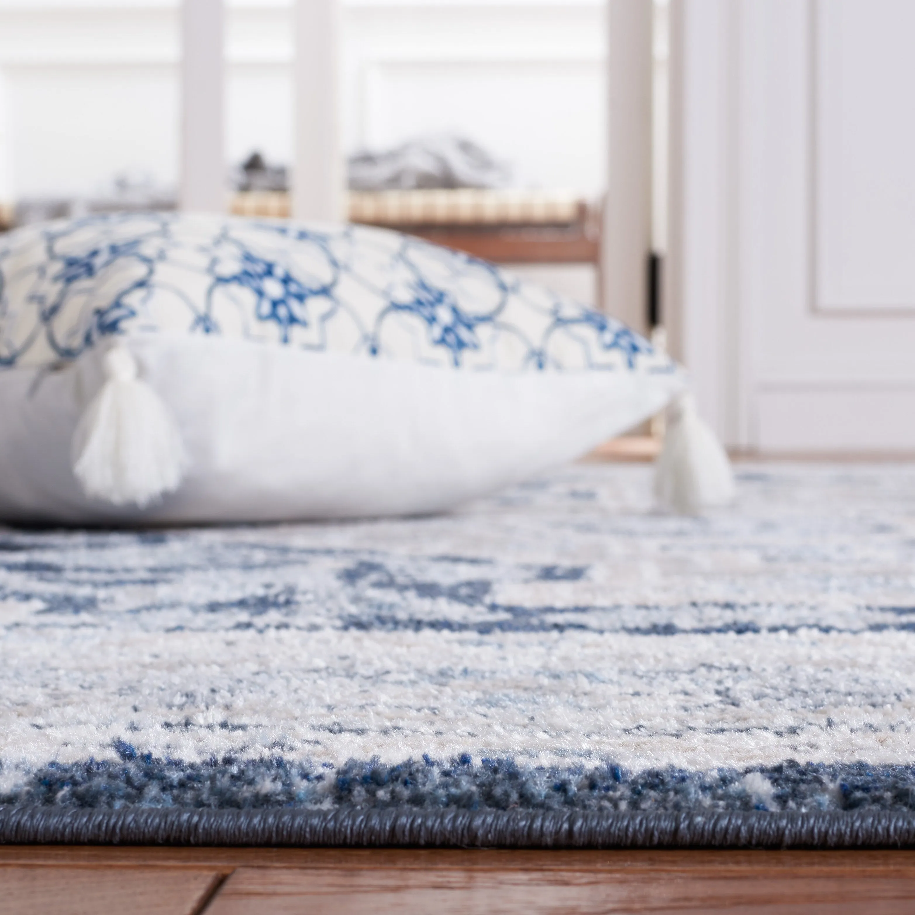 SAFAVIEH Blair Machine Washable Munevera Slip Resistant Rug