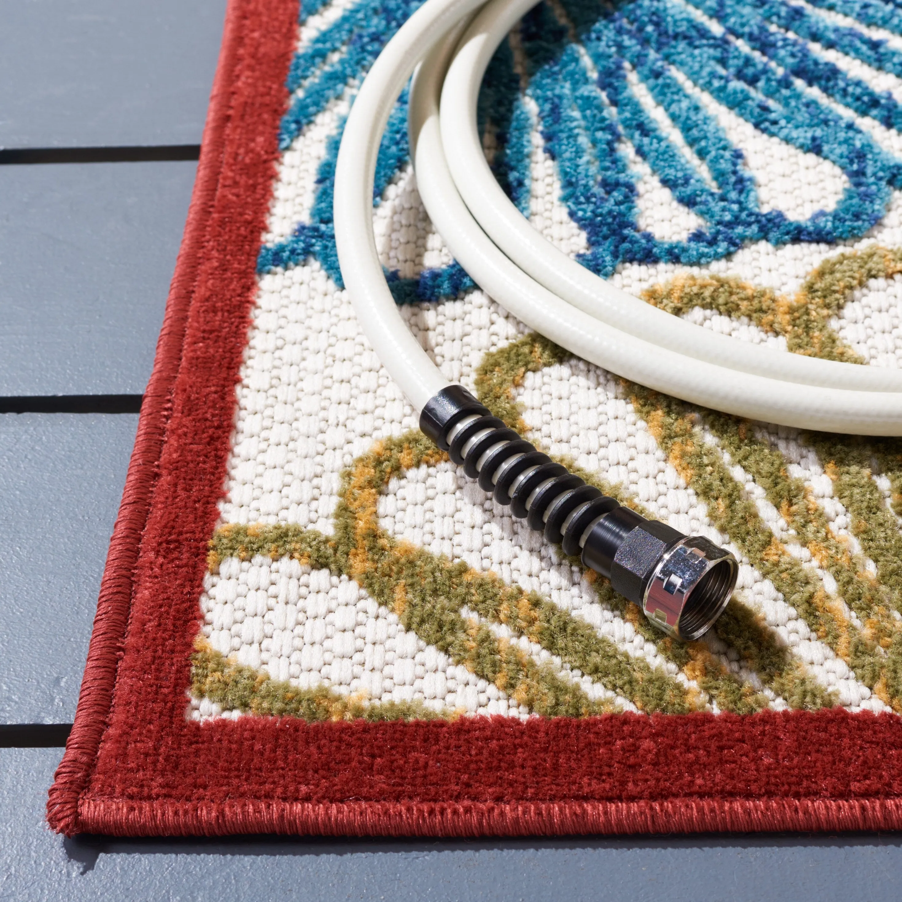 SAFAVIEH Cabana Rajni Indoor/ Outdoor Waterproof Patio Floral Rug