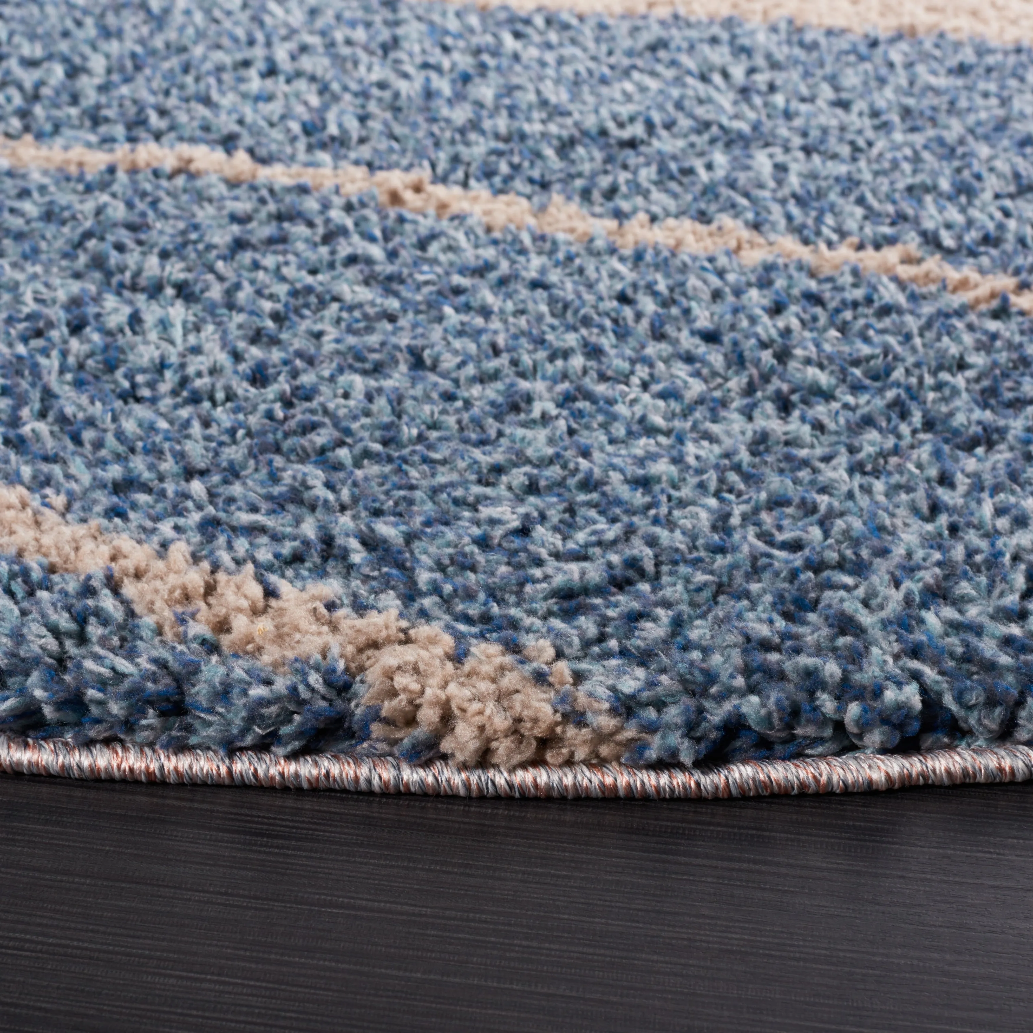 SAFAVIEH Calico Shag Isabell Abstract 1.5-inch Thick Rug
