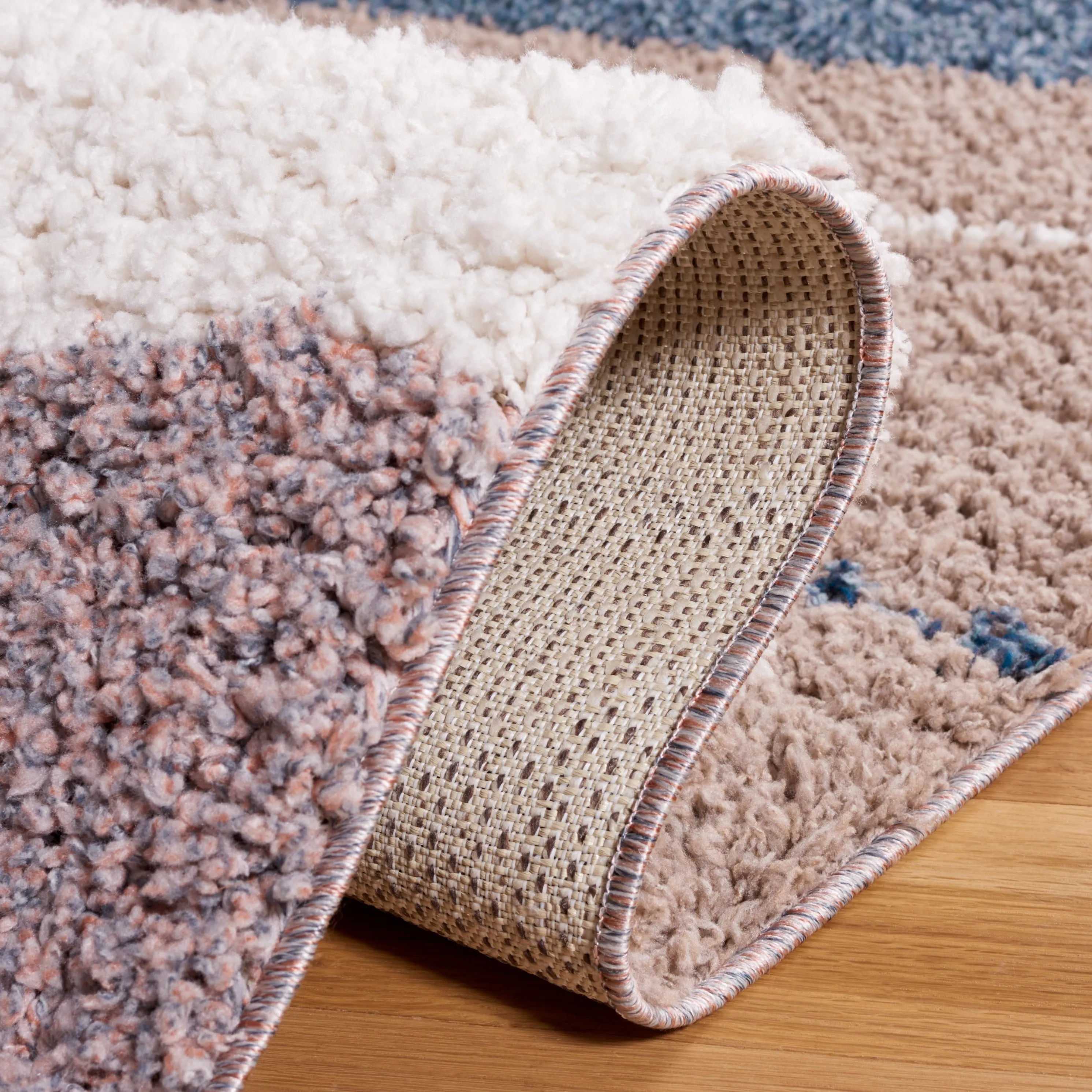 SAFAVIEH Calico Shag Isabell Abstract 1.5-inch Thick Rug
