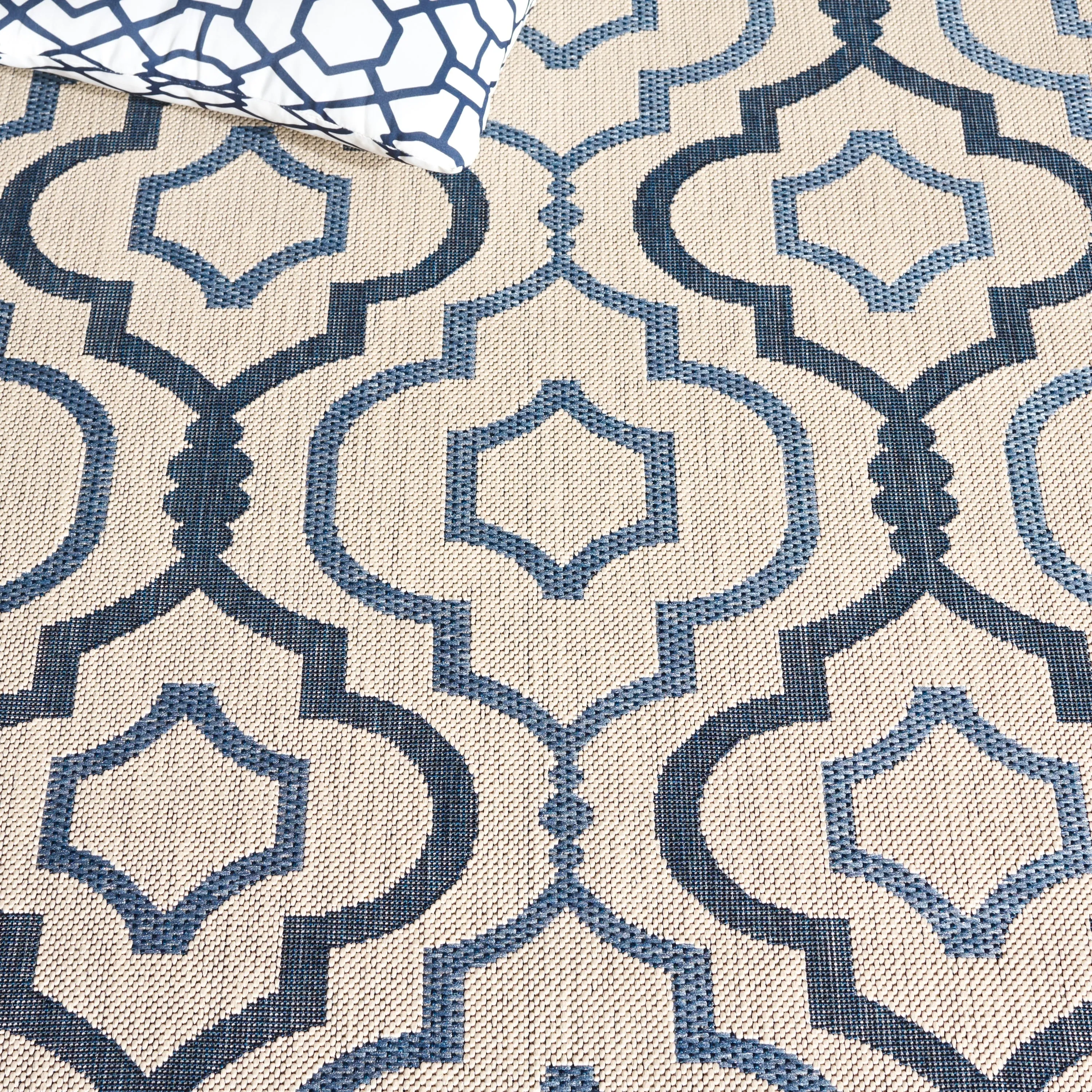 SAFAVIEH Courtyard Annmarie Indoor/ Outdoor Waterproof Patio Backyard Rug