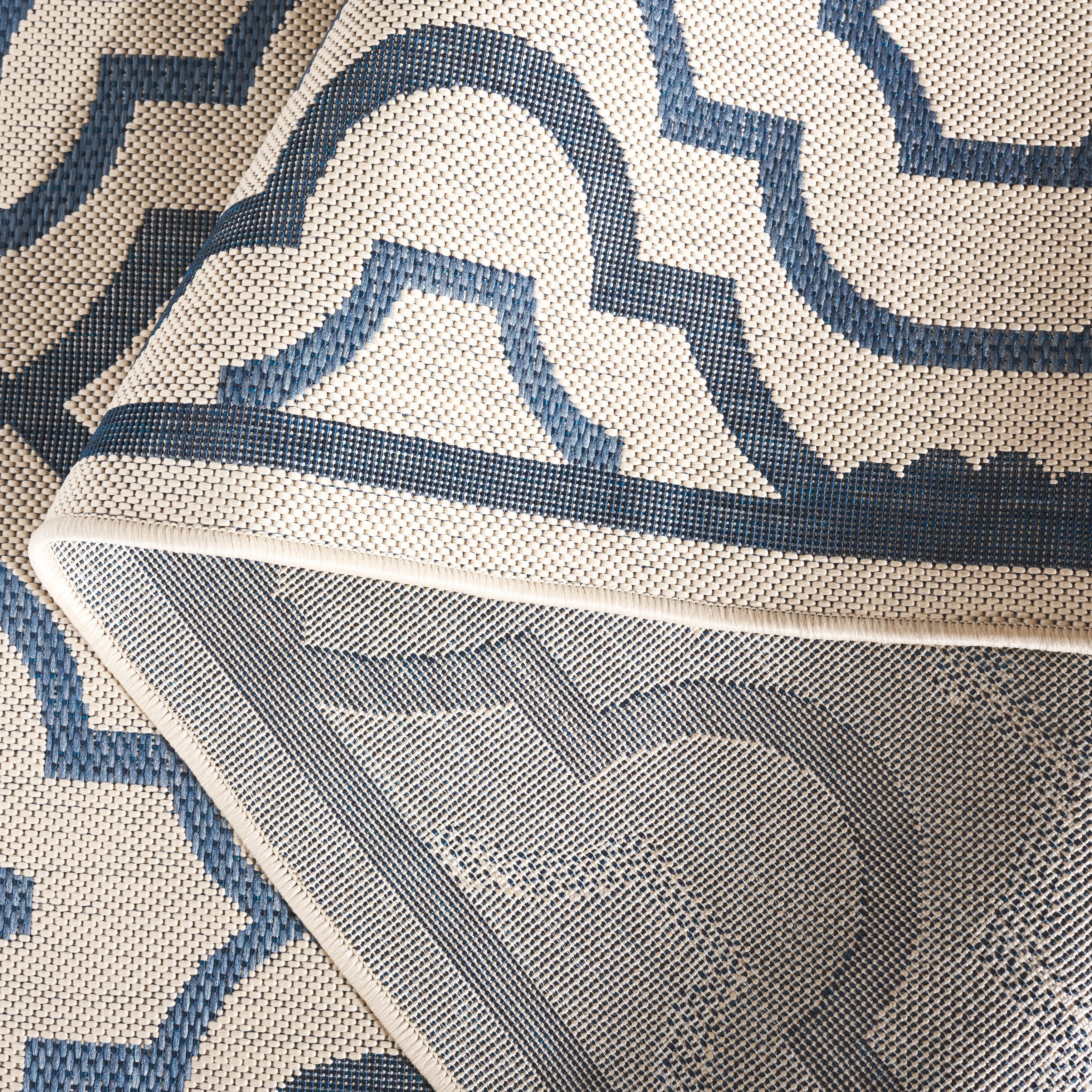 SAFAVIEH Courtyard Annmarie Indoor/ Outdoor Waterproof Patio Backyard Rug