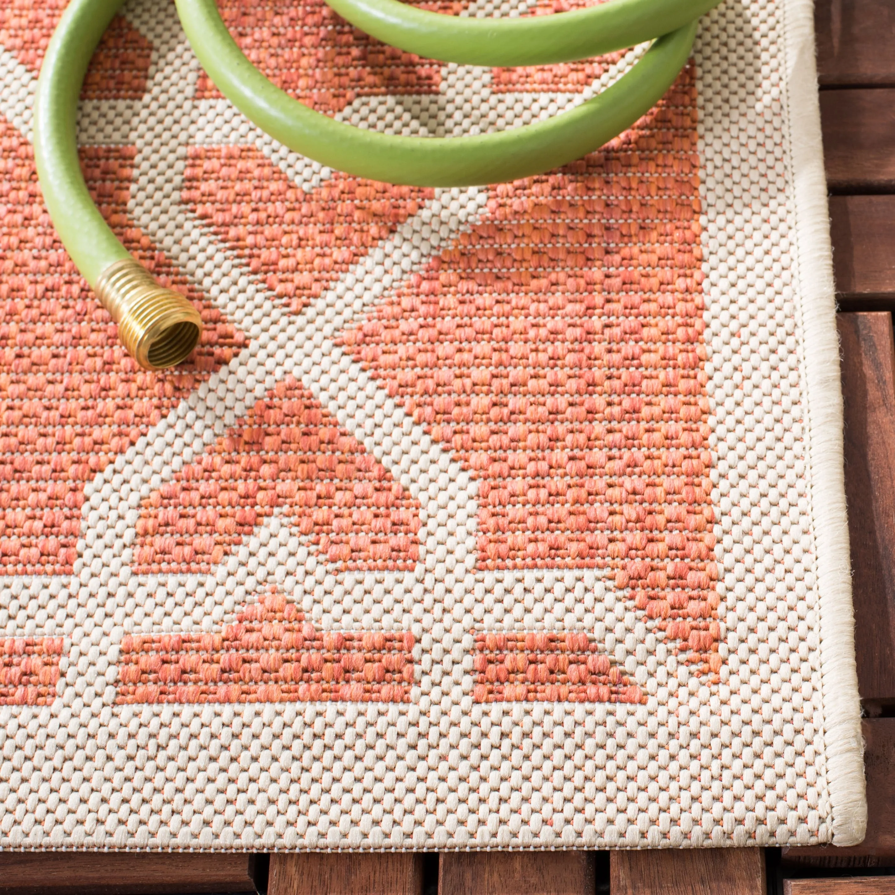 SAFAVIEH Courtyard Hanifa Trellis Indoor/ Outdoor Waterproof Patio Backyard Rug
