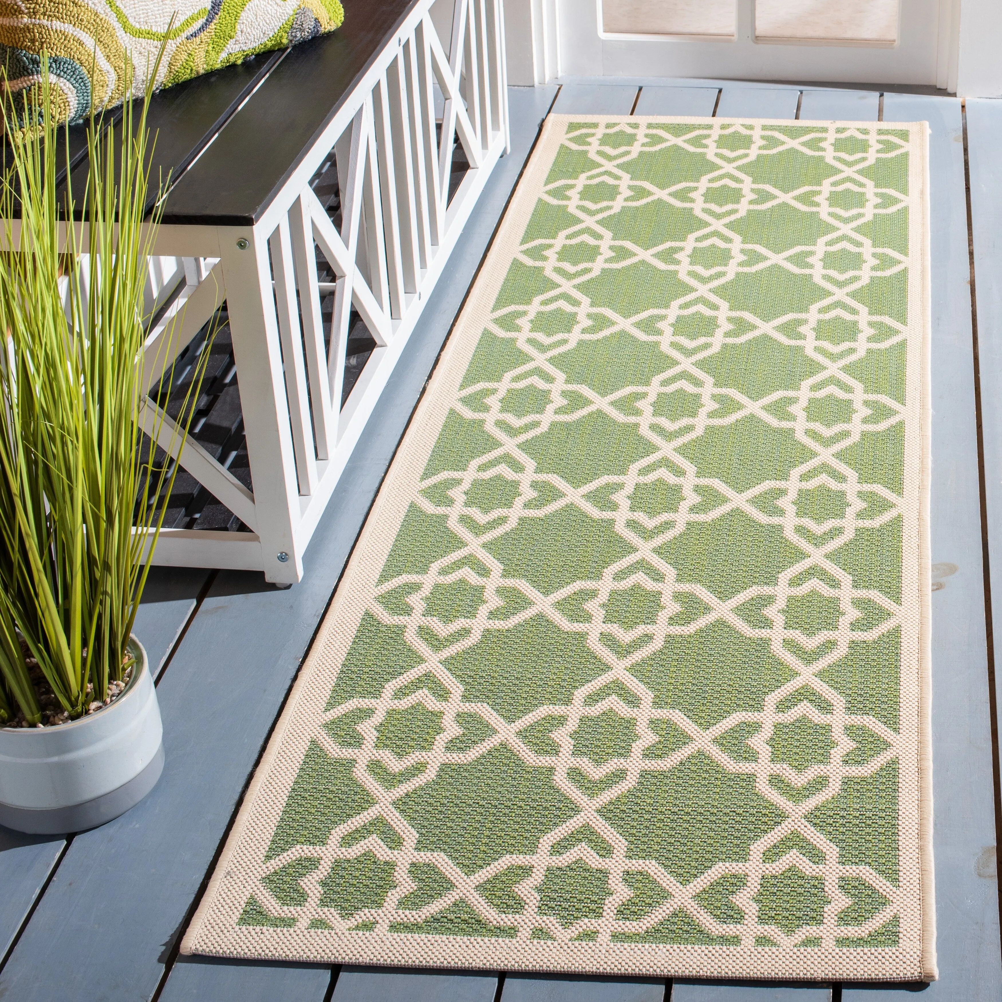 SAFAVIEH Courtyard Hanifa Trellis Indoor/ Outdoor Waterproof Patio Backyard Rug