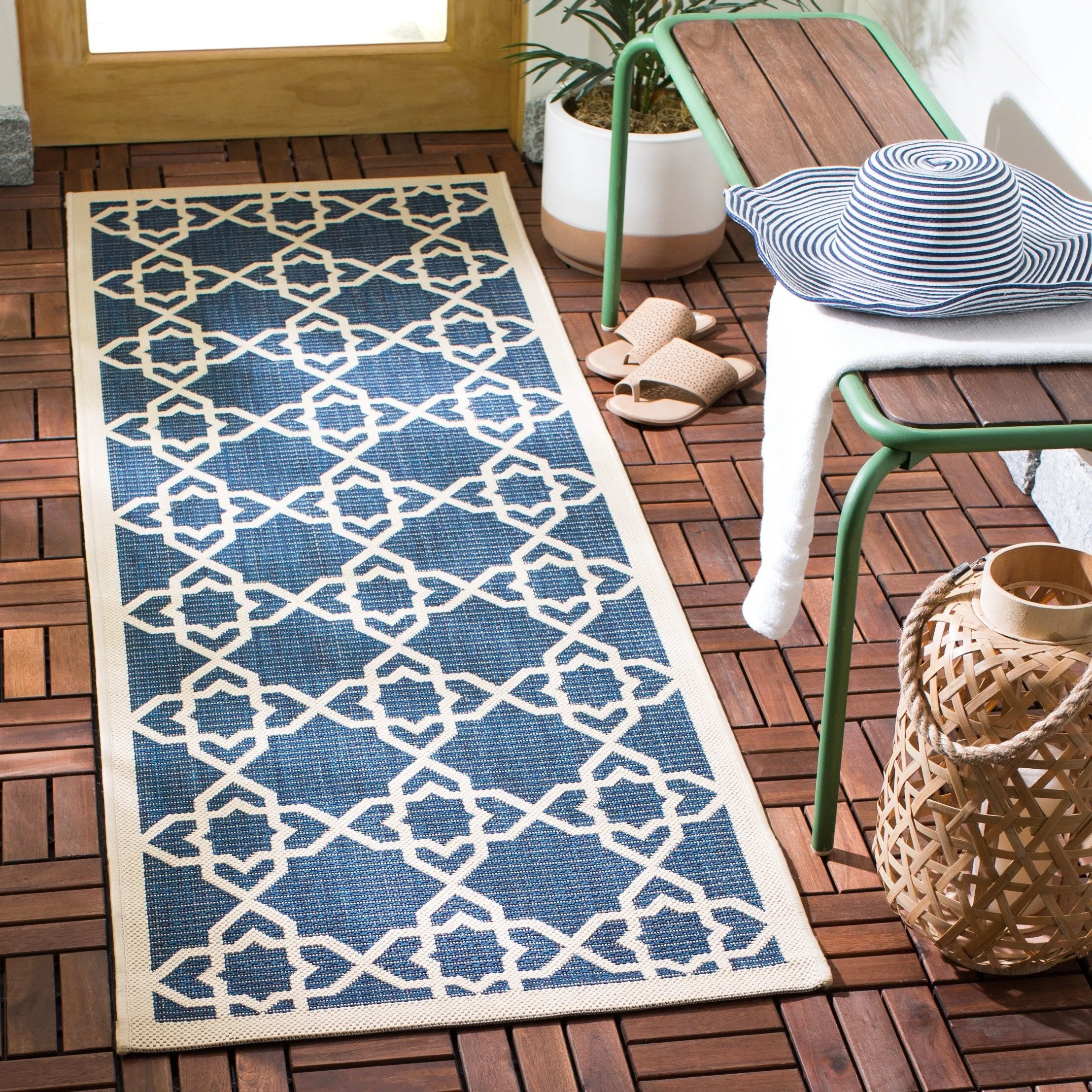 SAFAVIEH Courtyard Hanifa Trellis Indoor/ Outdoor Waterproof Patio Backyard Rug